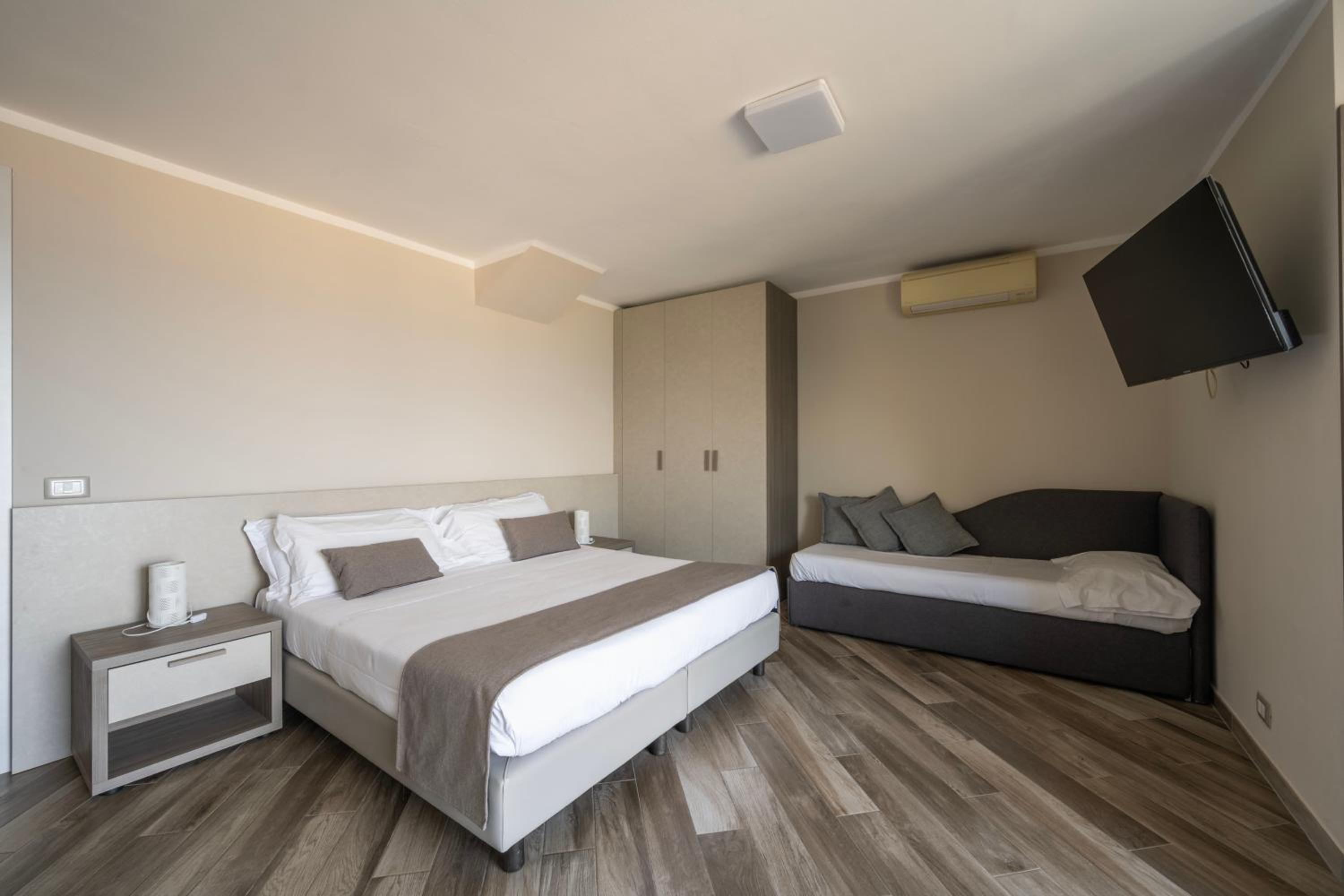 Deluxe Double Room with Balcony and Sea View
