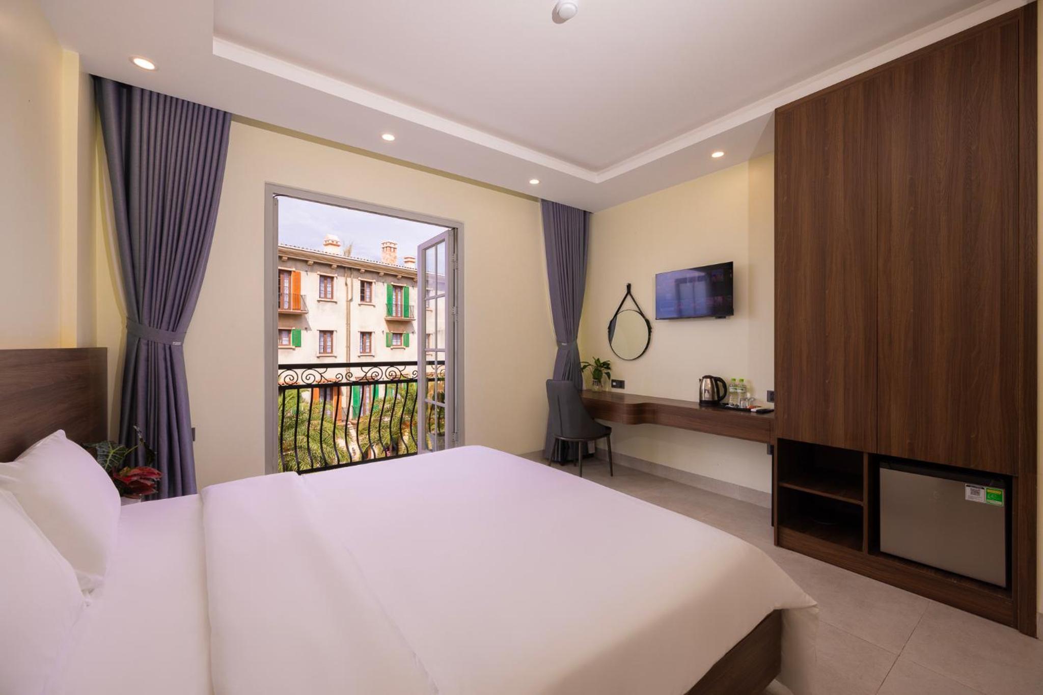 Triple Room with City View