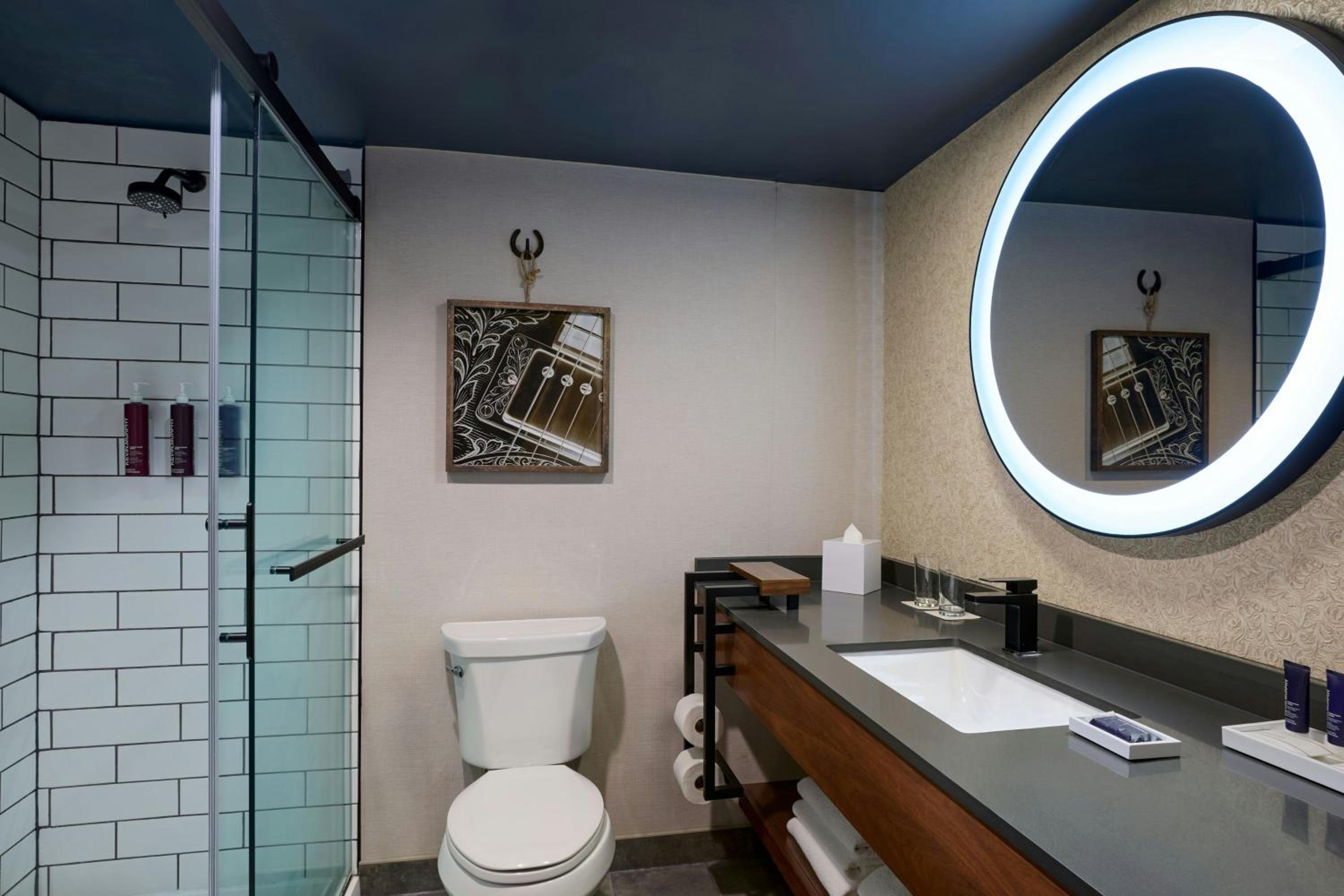 Concierge Level King Room - Hearing Accessible photo 1