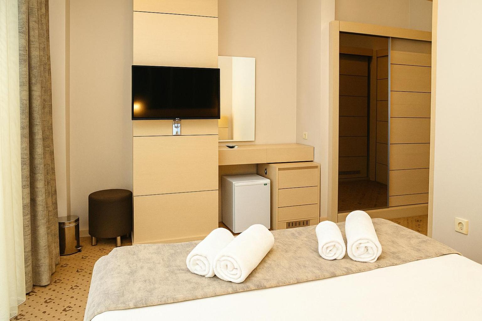 Double Room thumbnail 5