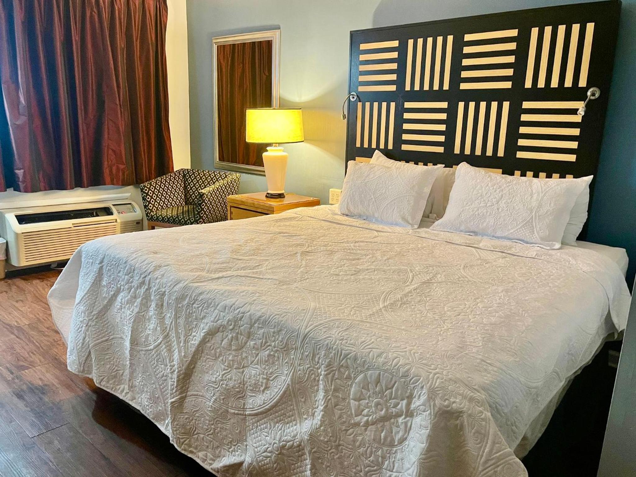Deluxe King Room - Photo 2