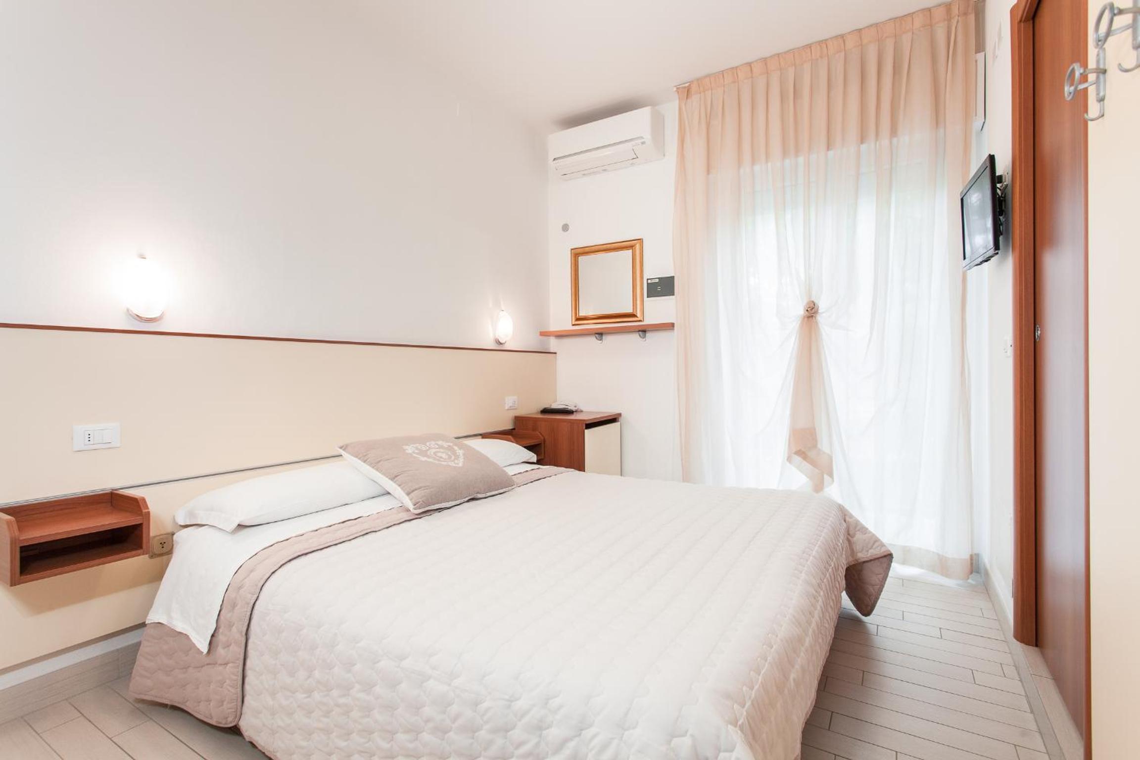 Standard Double Room photo 1