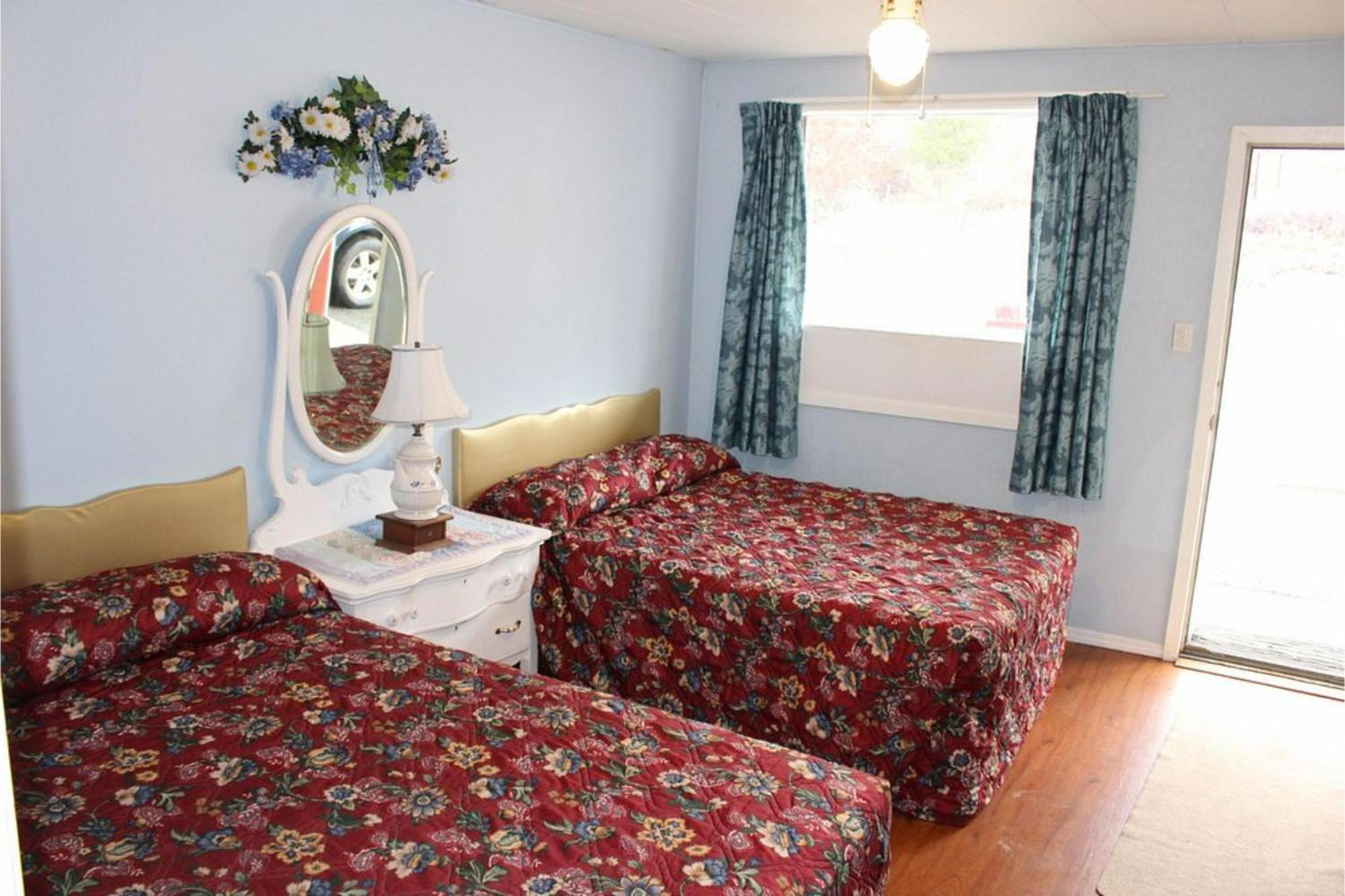 2 Full Bed with Kitchenette Non-Smoking photo 3