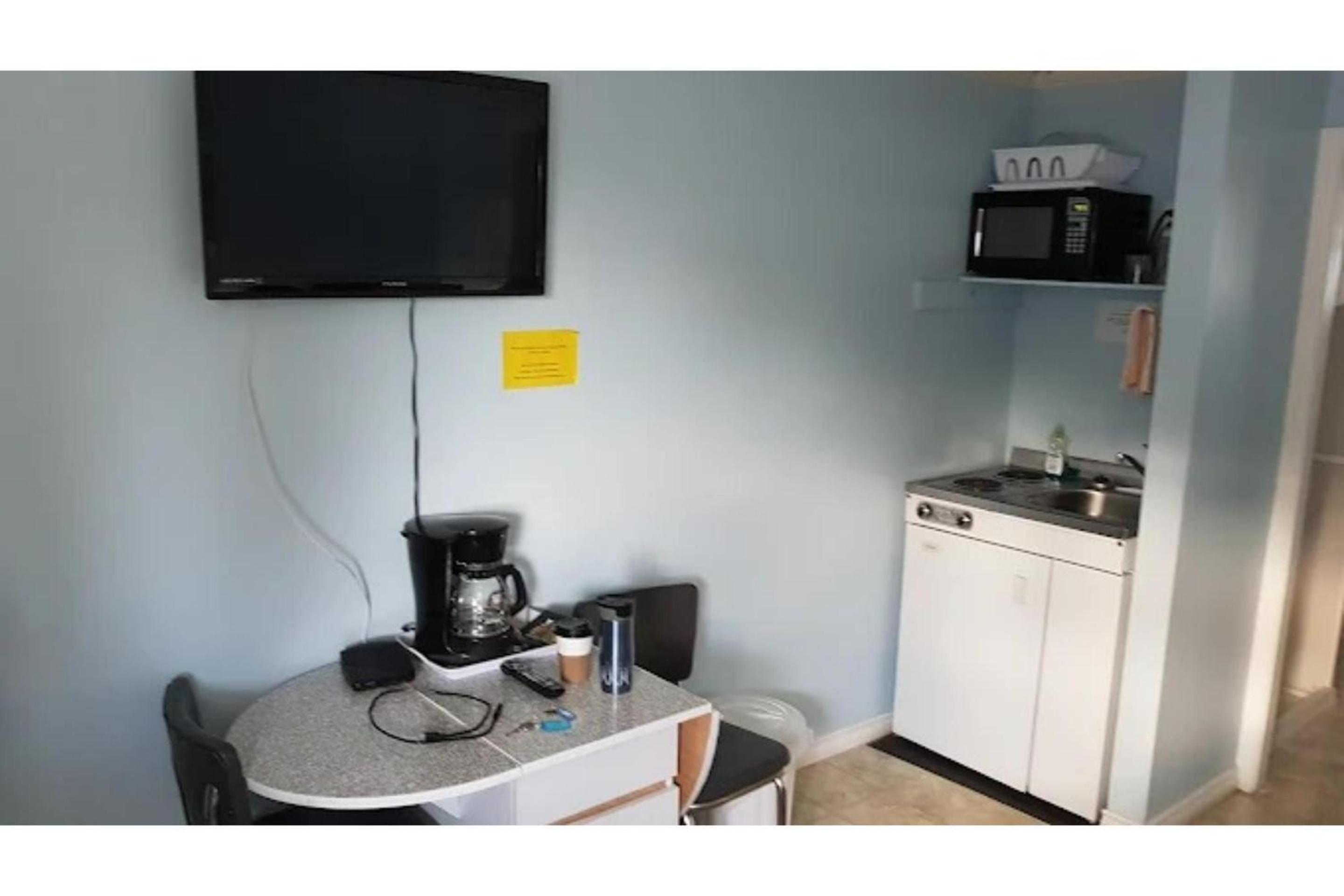 Full Bed with Kitchenette Non-Smoking photo 3