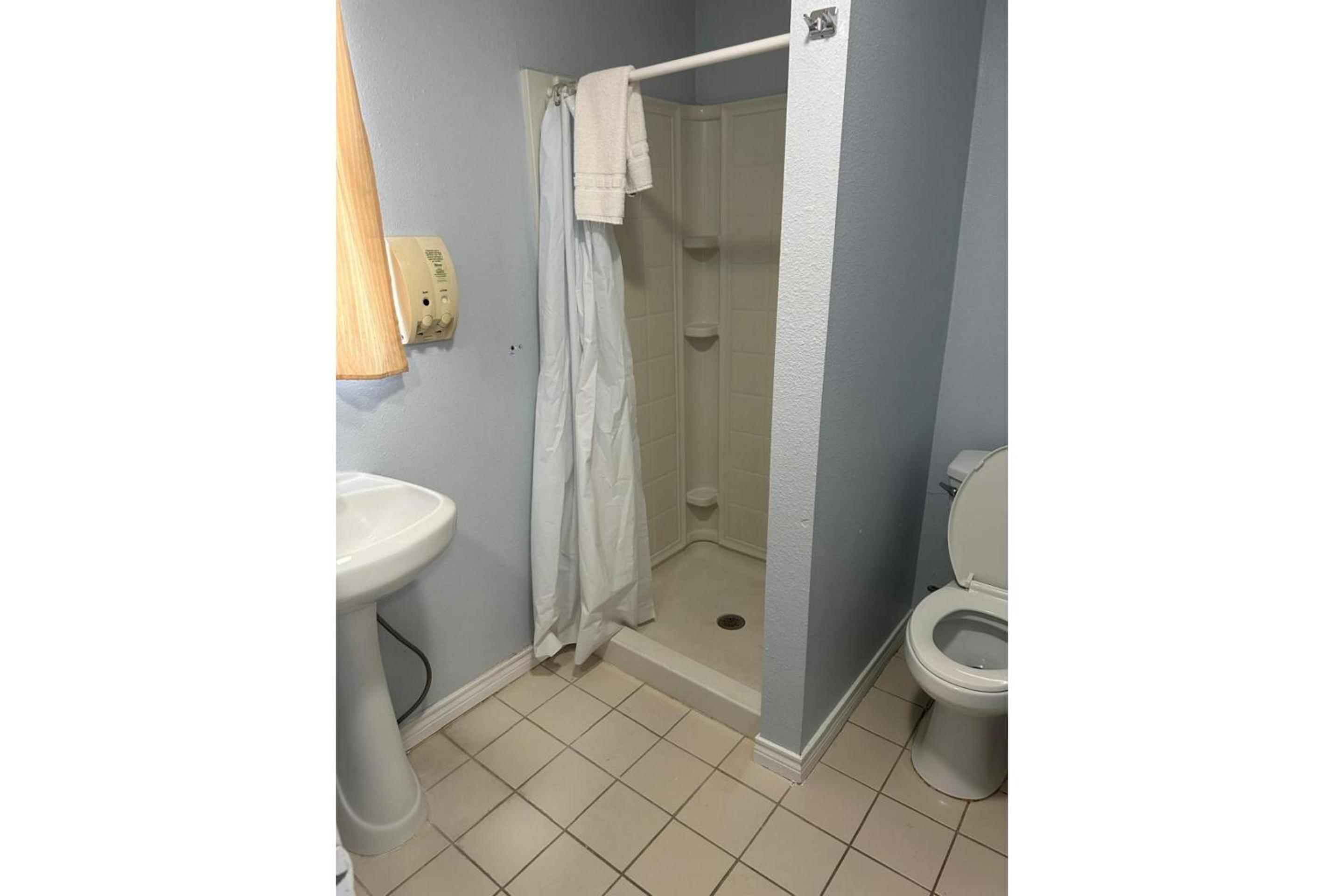 Queen Bed with Kitchenette Non-Smoking photo 1