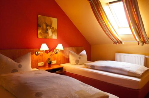 Twin Room - Photo 2