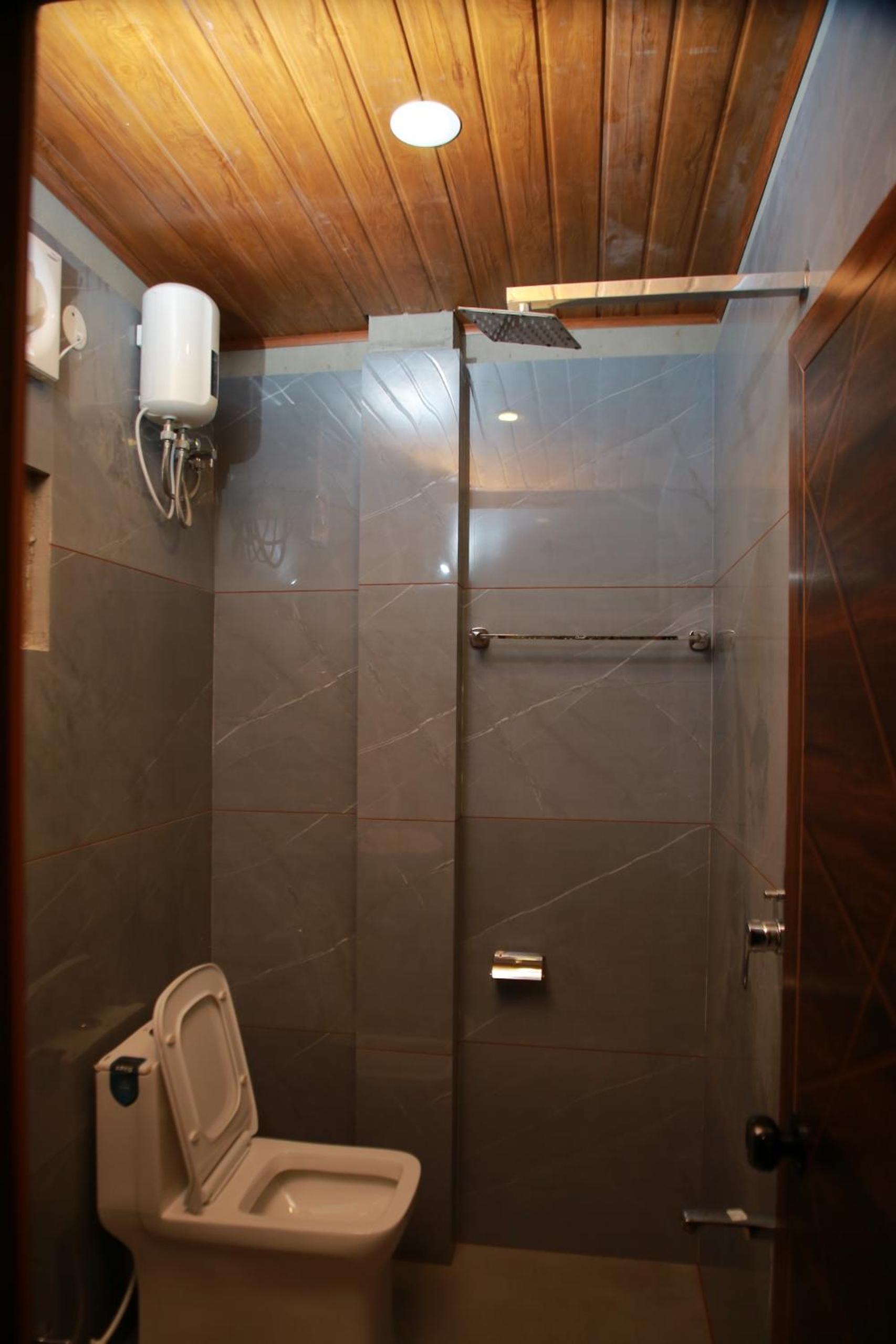 Deluxe Double Room (2 Adults + 1 Child) photo 3