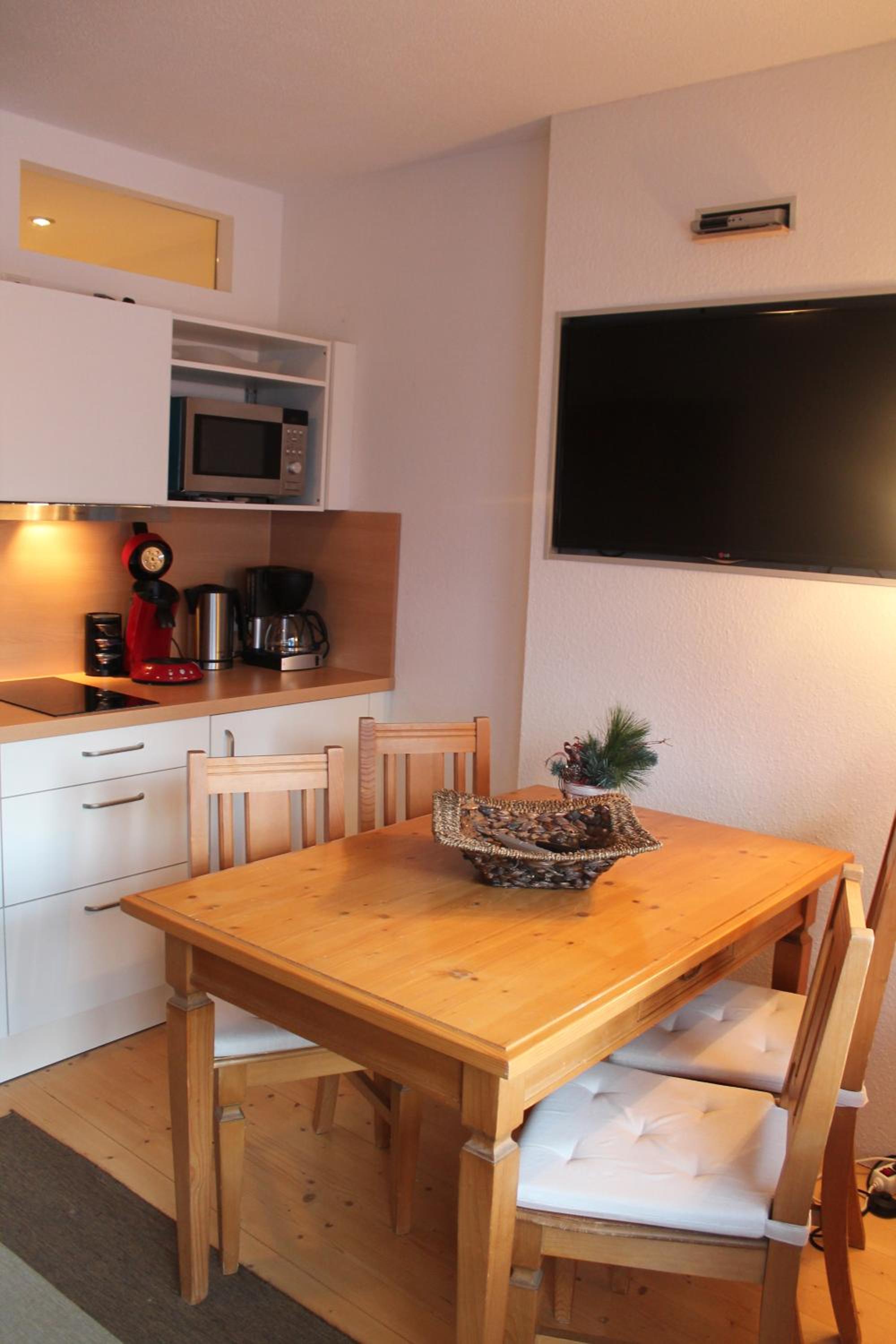 Apartment with Balcony photo 3