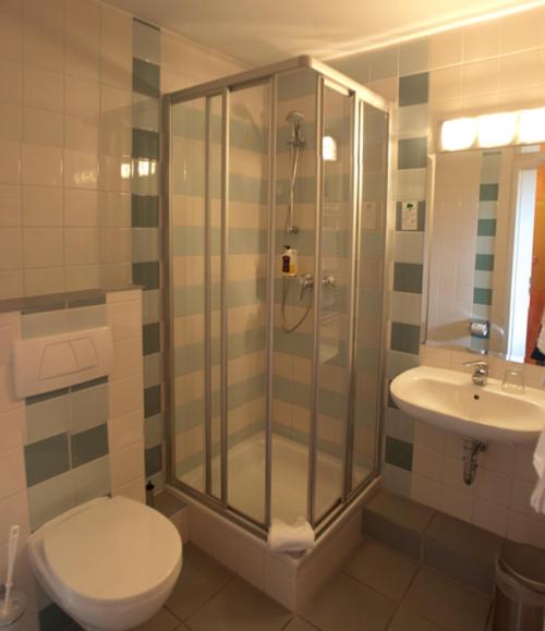 Twin Room - Photo 5