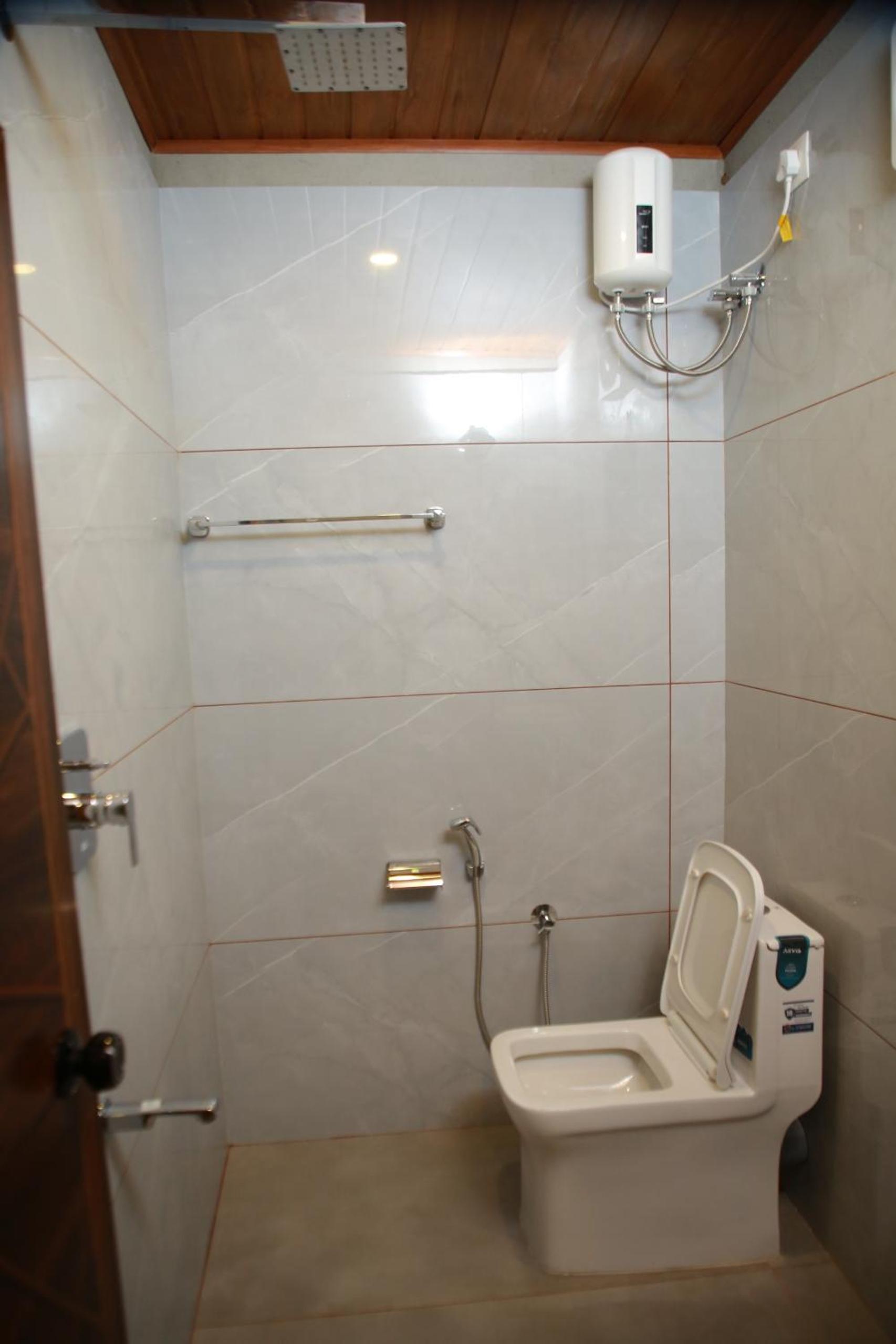 Deluxe Double Room (2 Adults + 1 Child) photo 1