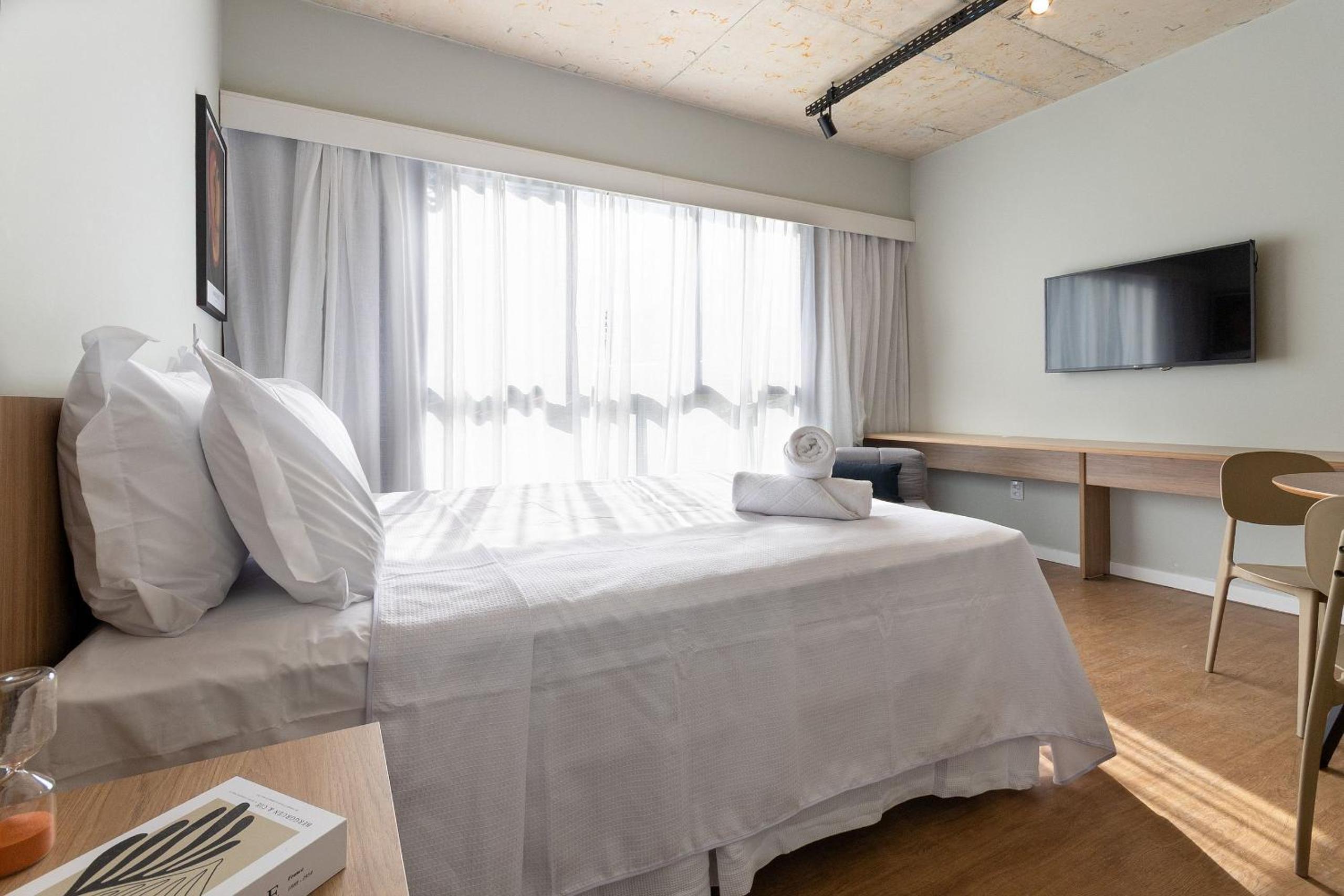 Studio Apartment with Queen Bed photo 2