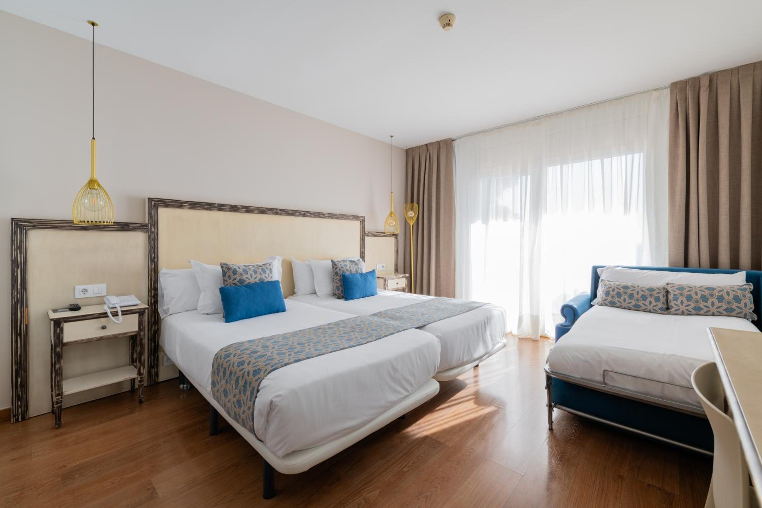 Triple Room with Sea View