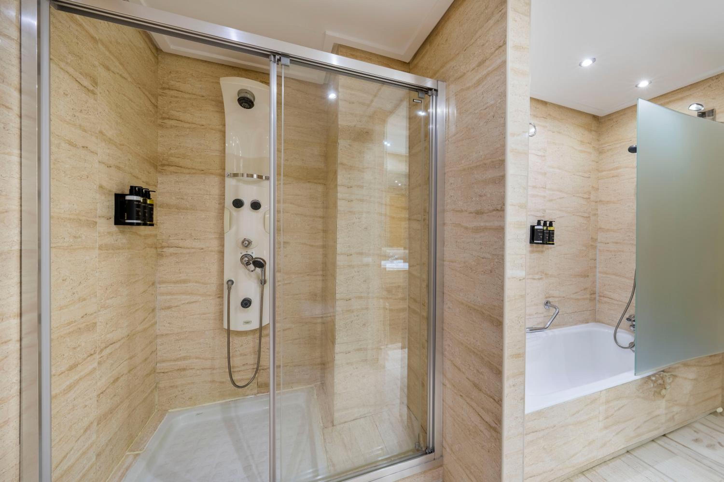 Junior Suite - Photo 9
