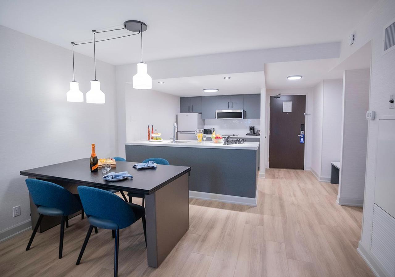 Two-Bedroom Deluxe Apartment with Balcony