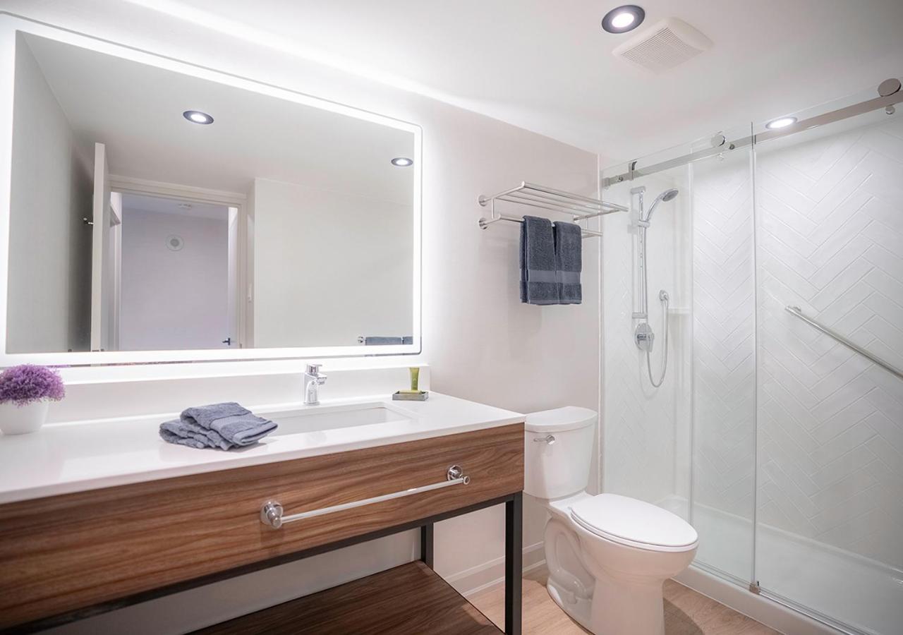 Two-Bedroom Deluxe Apartment with Balcony