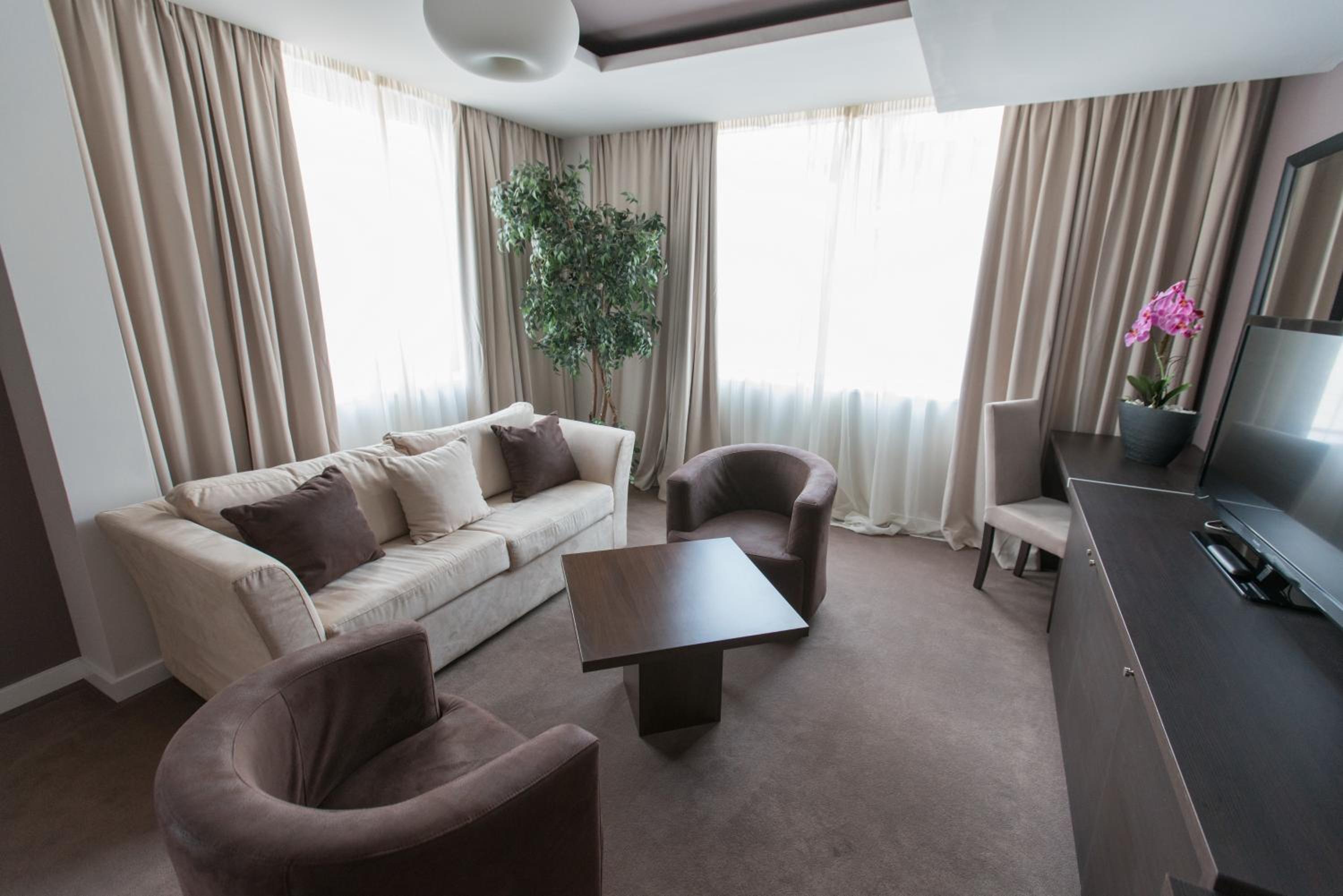 Family Room (2 Adults + 2 Children) photo 2