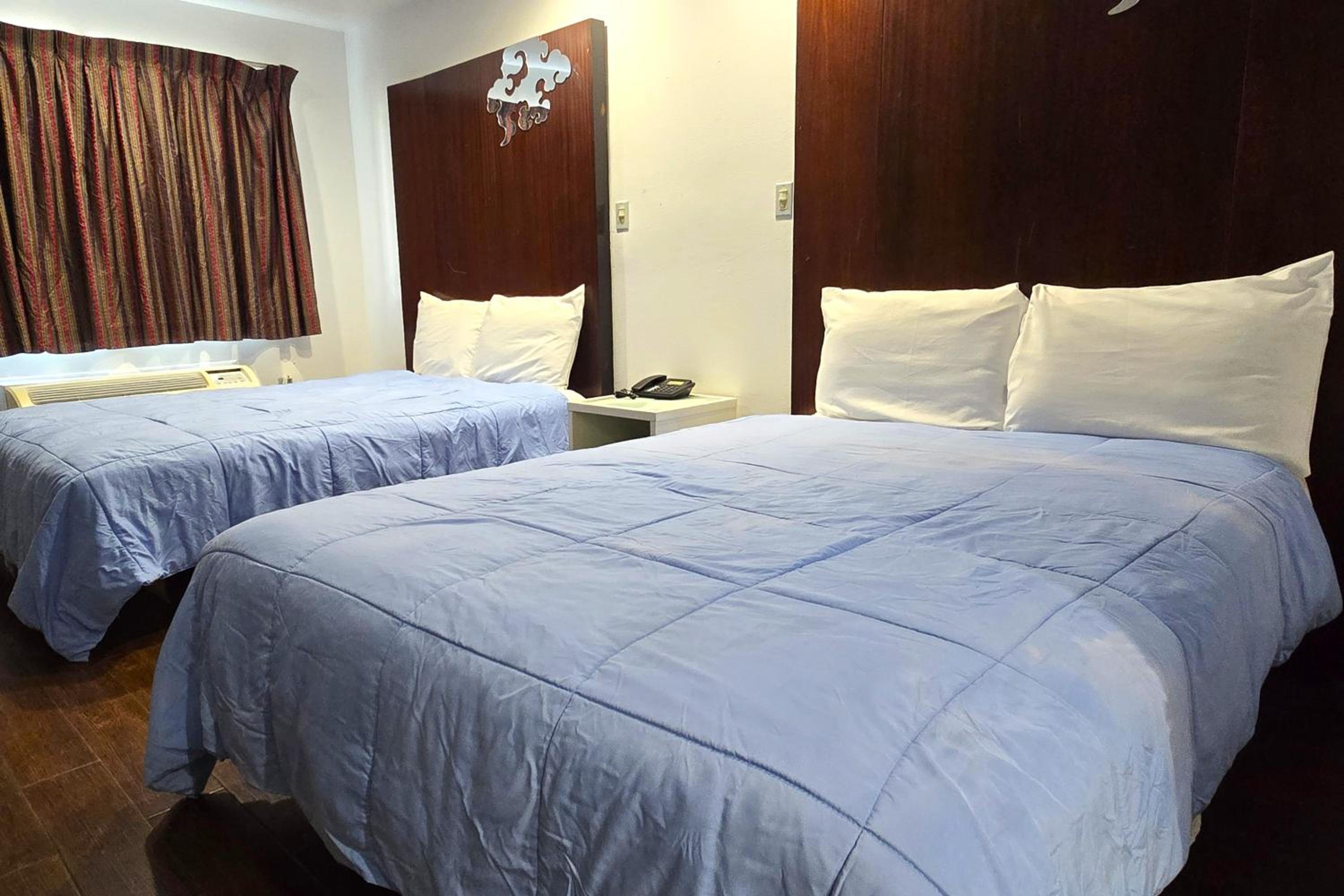 2 Queen Beds Non-Smoking