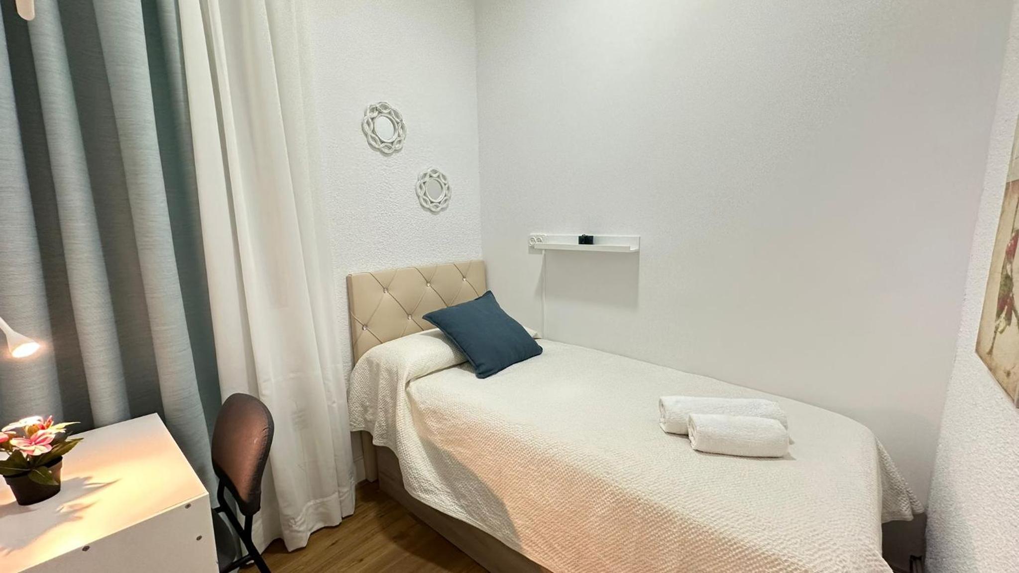 Single Room with Shared Bathroom