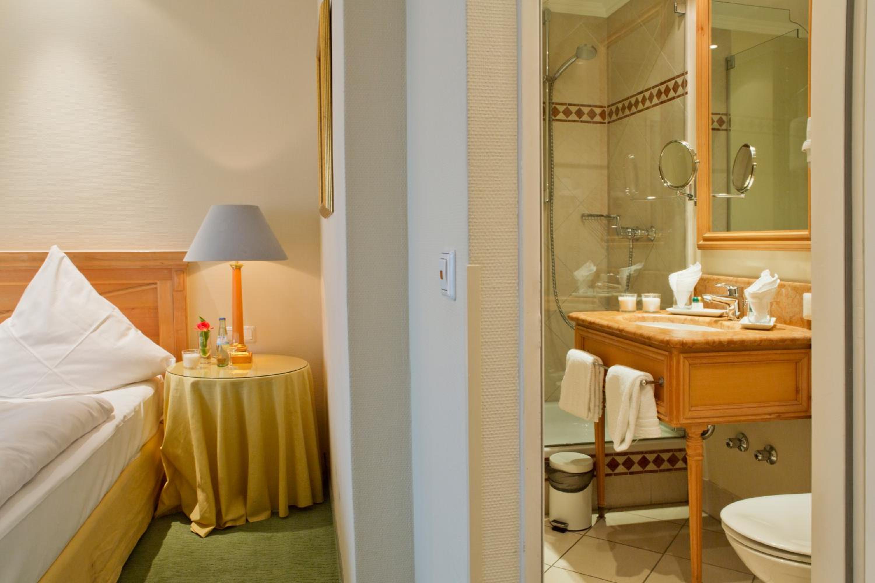 Standard Double Room - Photo 2