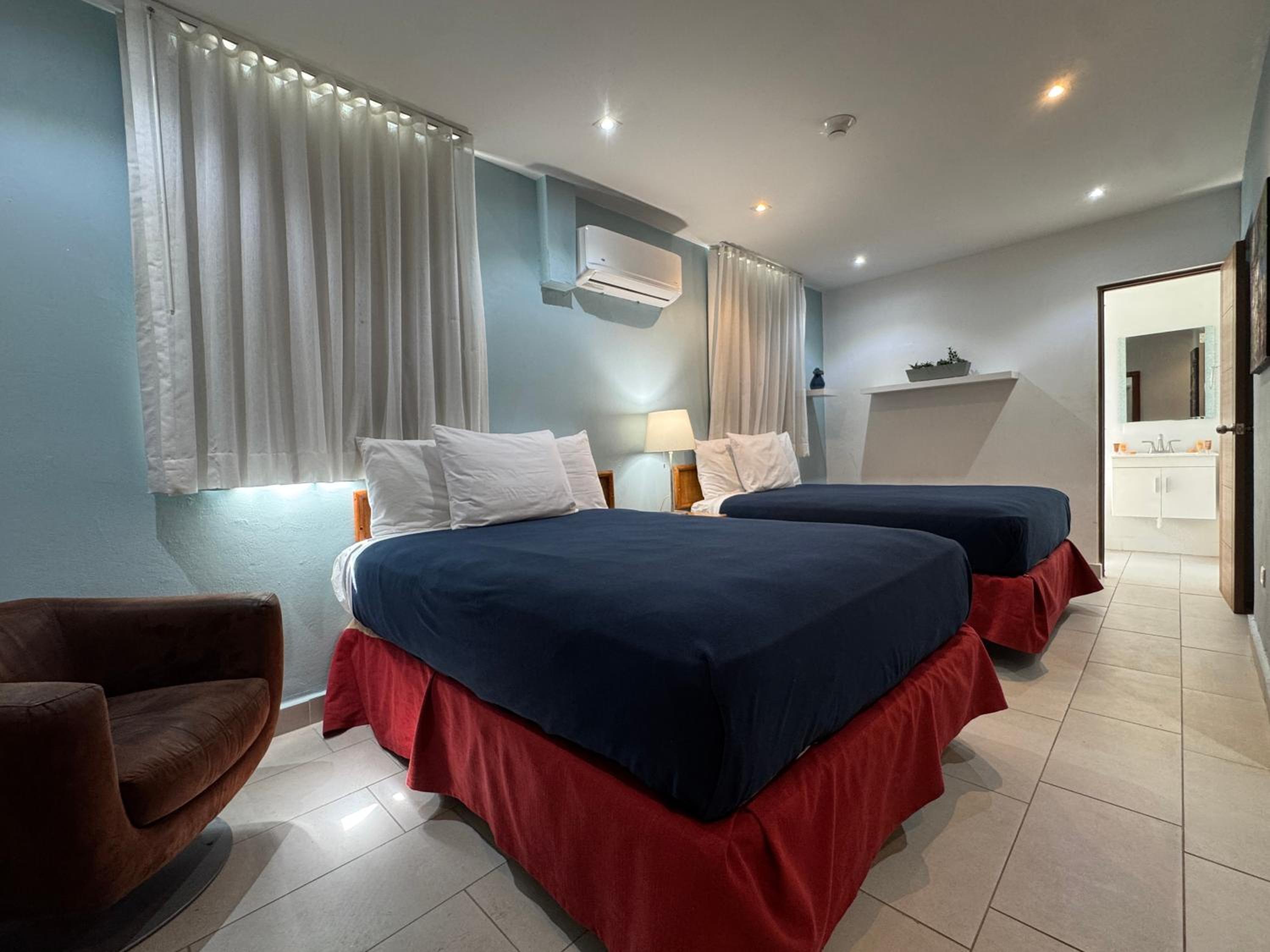 Standard Room, Two Double Beds photo 3