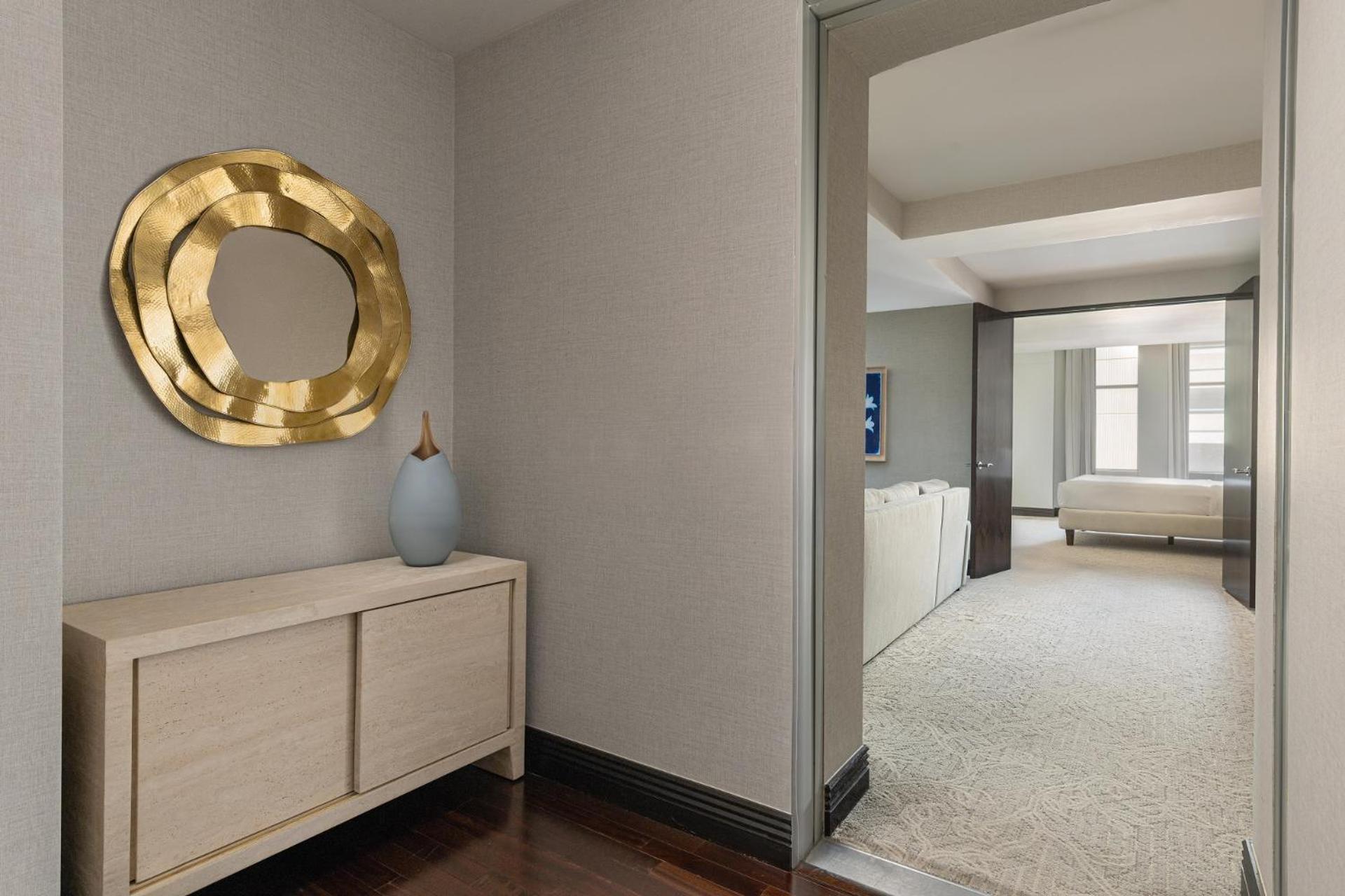 Deluxe Suite - Photo 8
