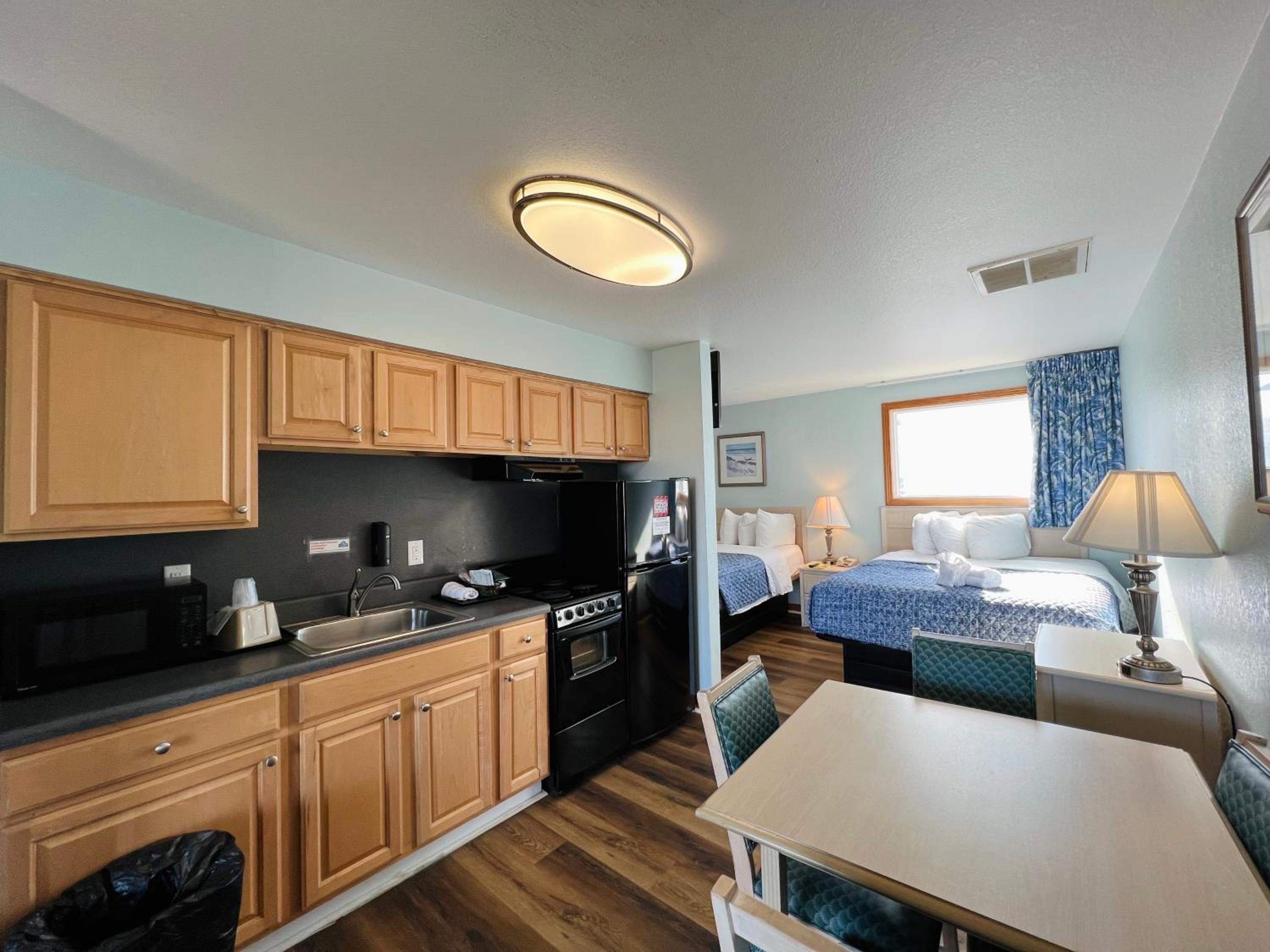 Deluxe studio Suite with Two Double Beds - First Floor - Non-Smoking - Photo 3
