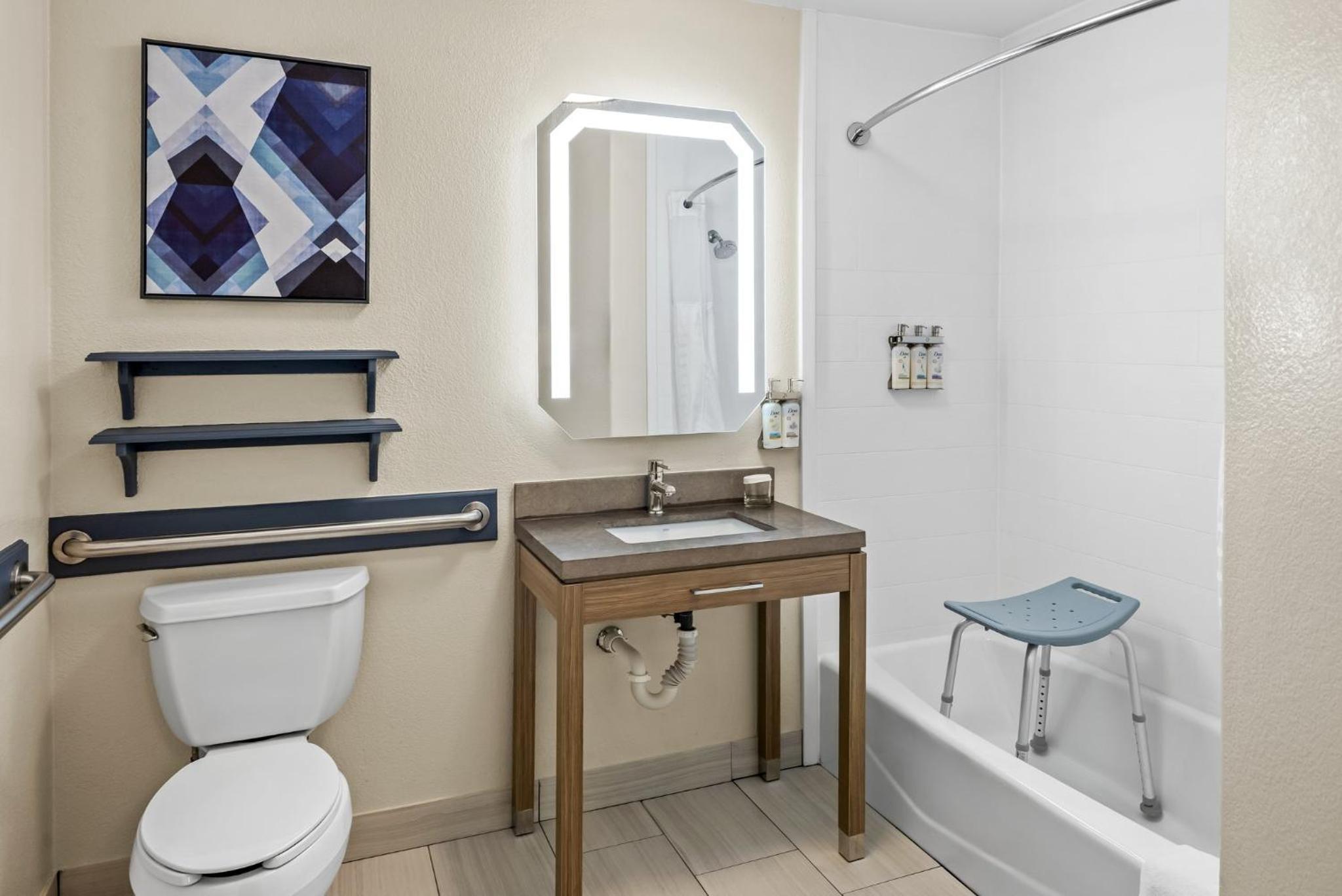 King Studio Suite with Disability Access-Non Smoking - Photo 2