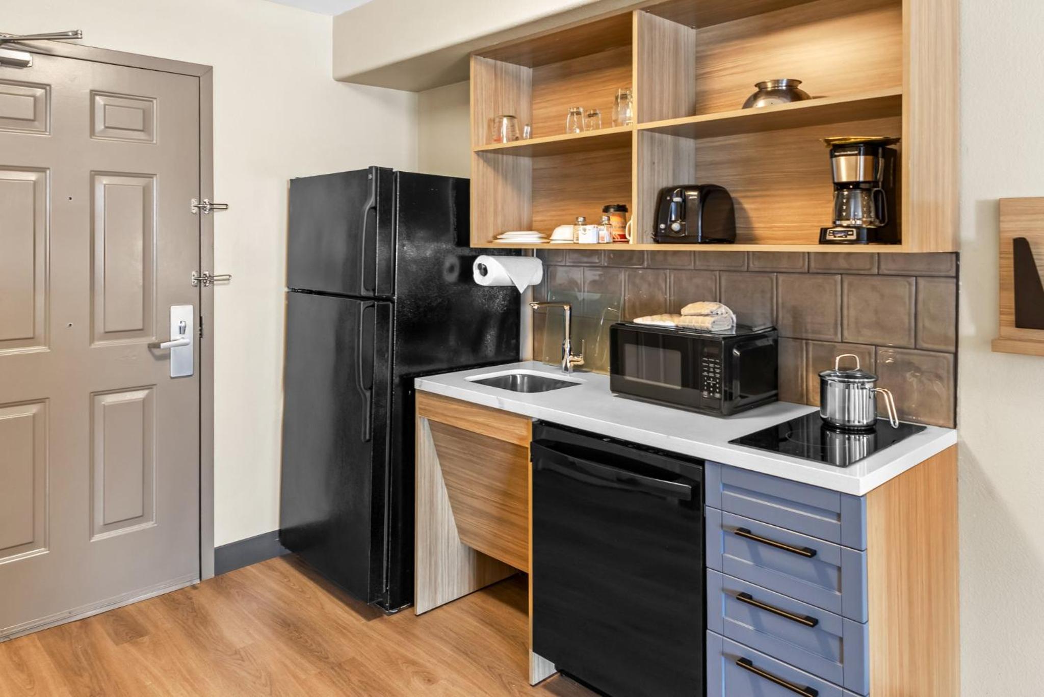 King Studio Suite with Disability Access-Non Smoking - Photo 3