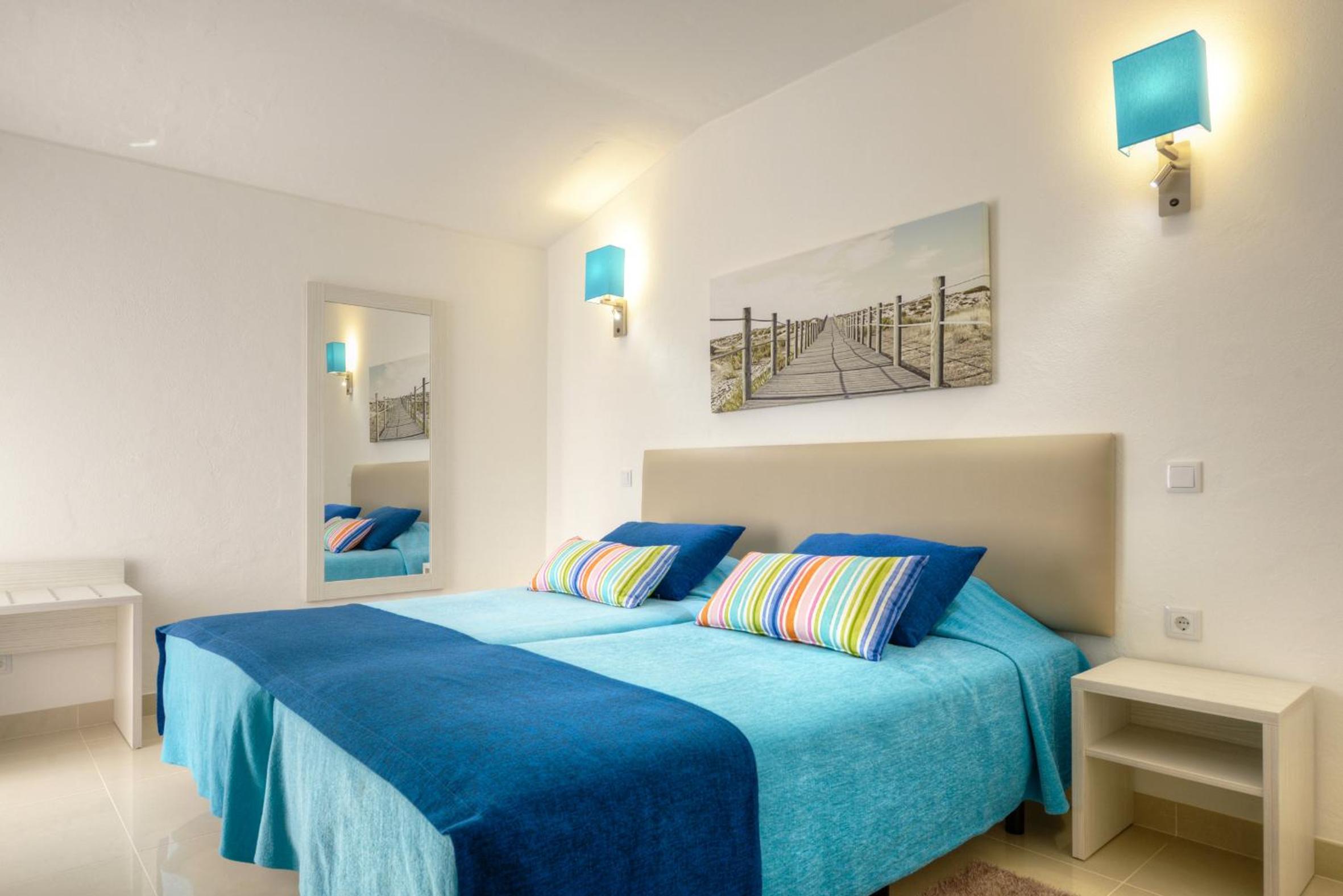 Deluxe One-Bedroom Apartment - Photo 4