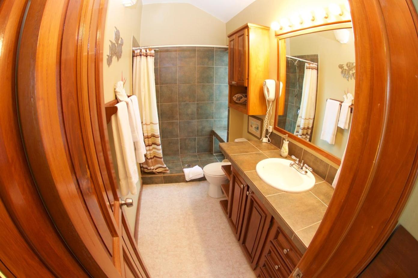 Available room thumbnail 5