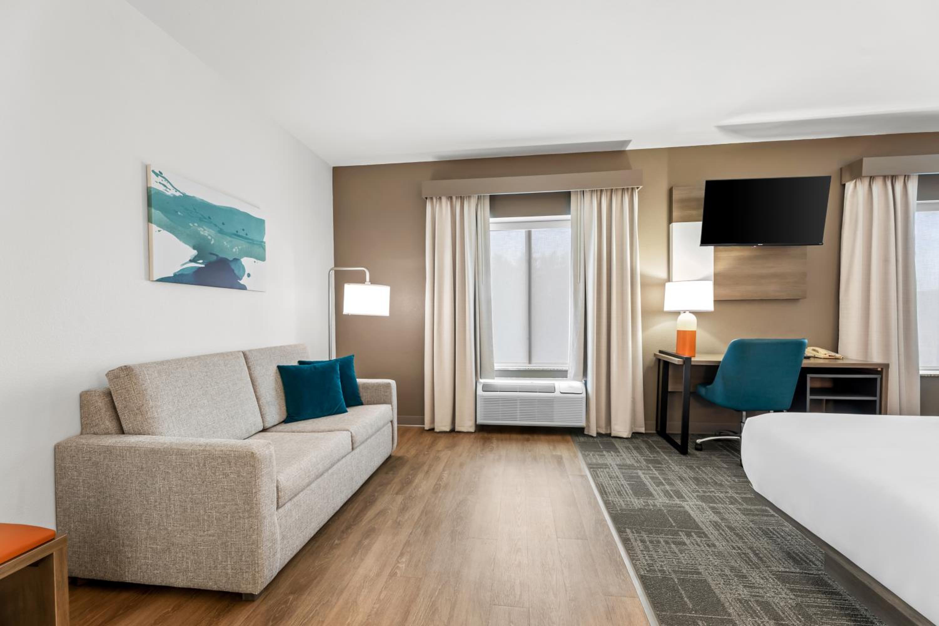 One Room Suite with Whirlpool - Non Smoking