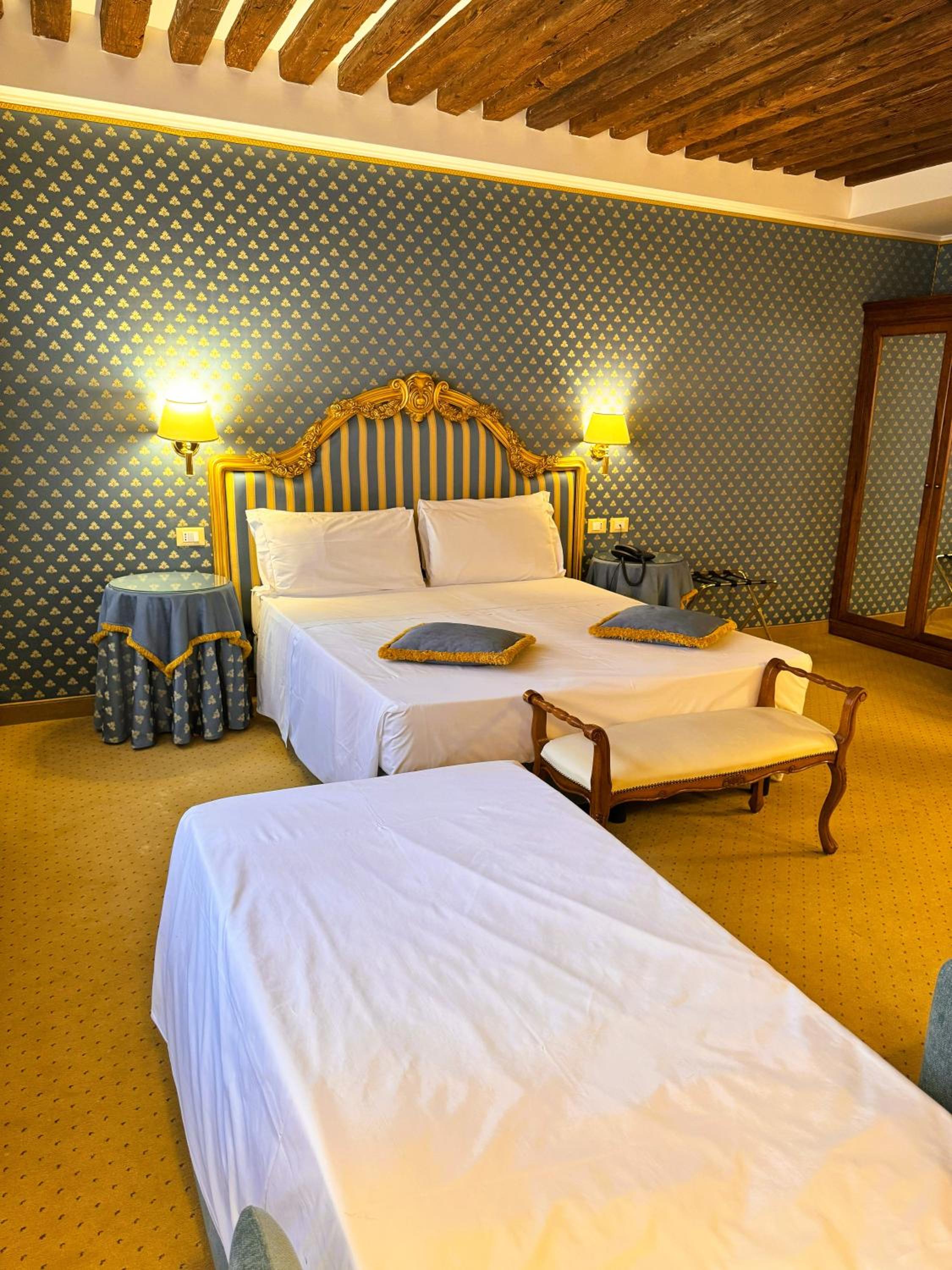 Deluxe Triple Room thumbnail 6