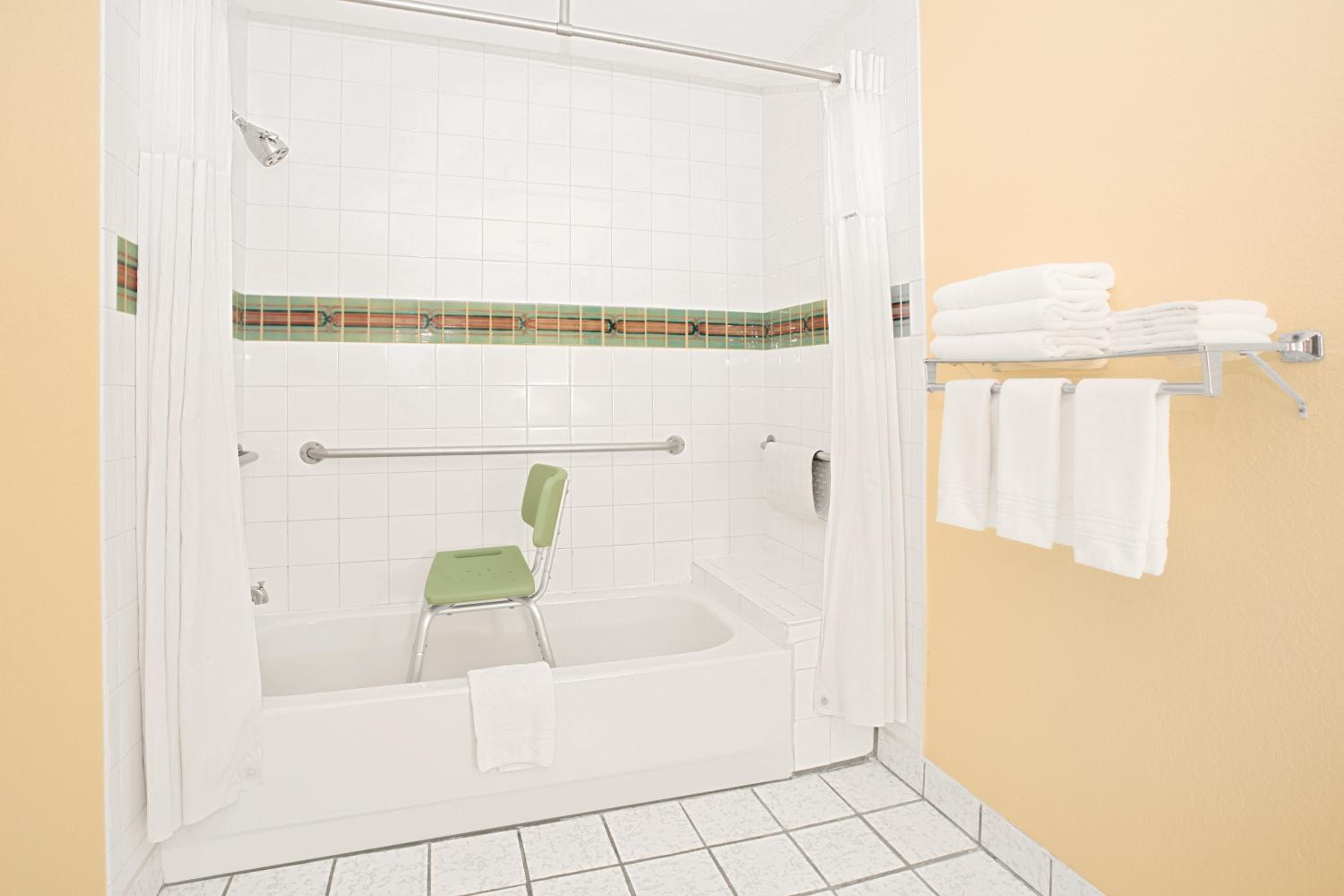 Deluxe Queen Room with Two Queen Beds -Disability Access - Non-Smoking