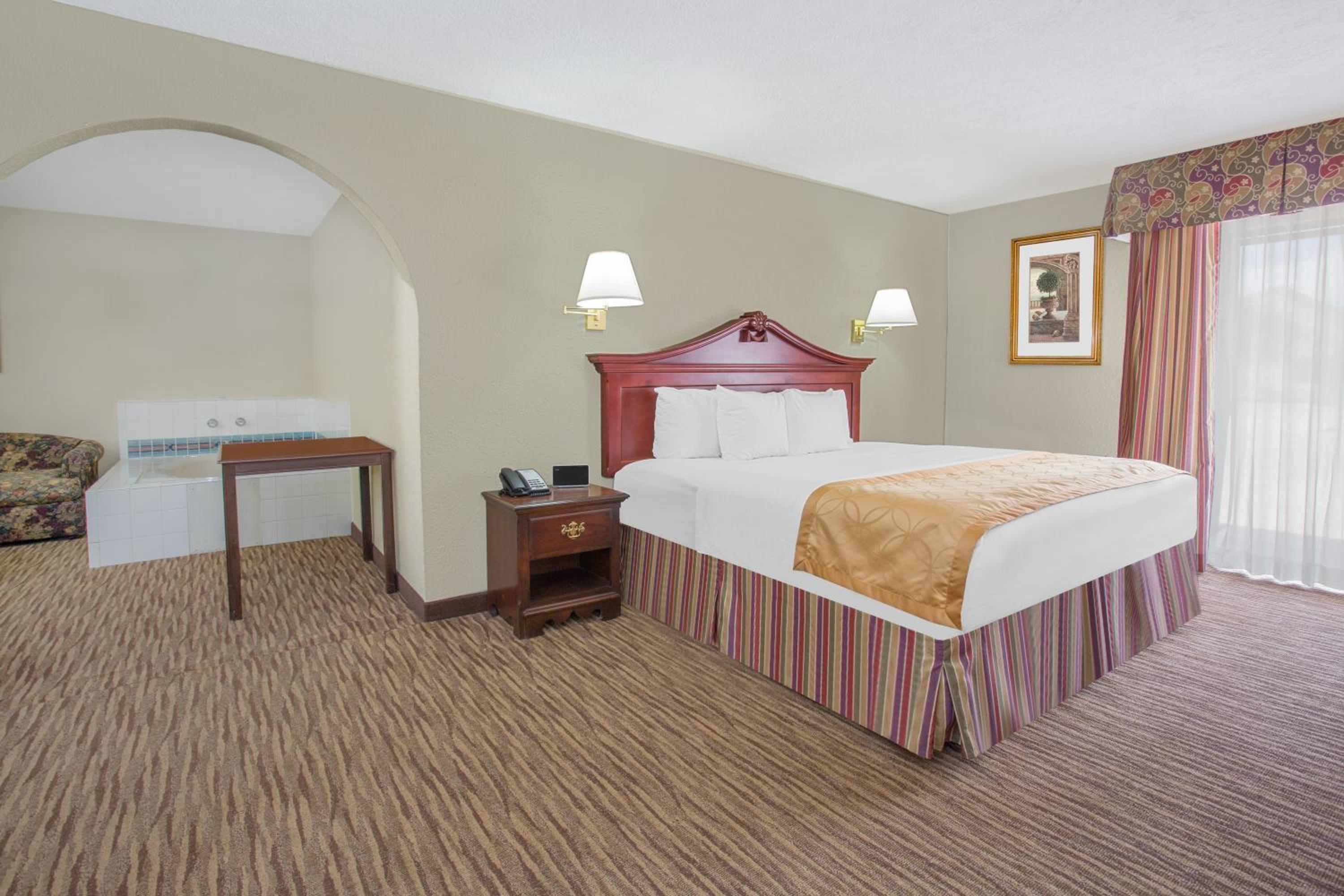 Studio Suite with Two Kings Beds - Non-Smoking - Photo 2