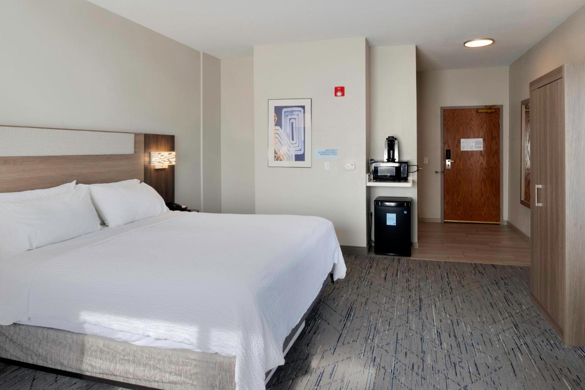 Holiday Inn Express Hotel & Suites Fort Atkinson by IHG