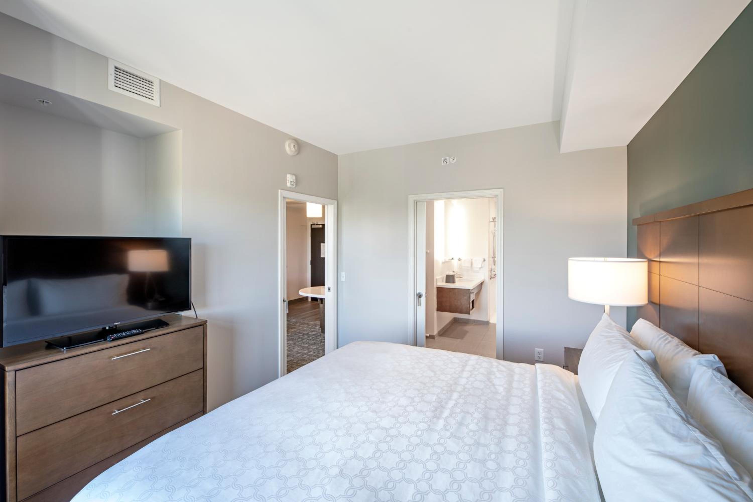 One-Bedroom Suite - Other/Non-Smoking photo 2