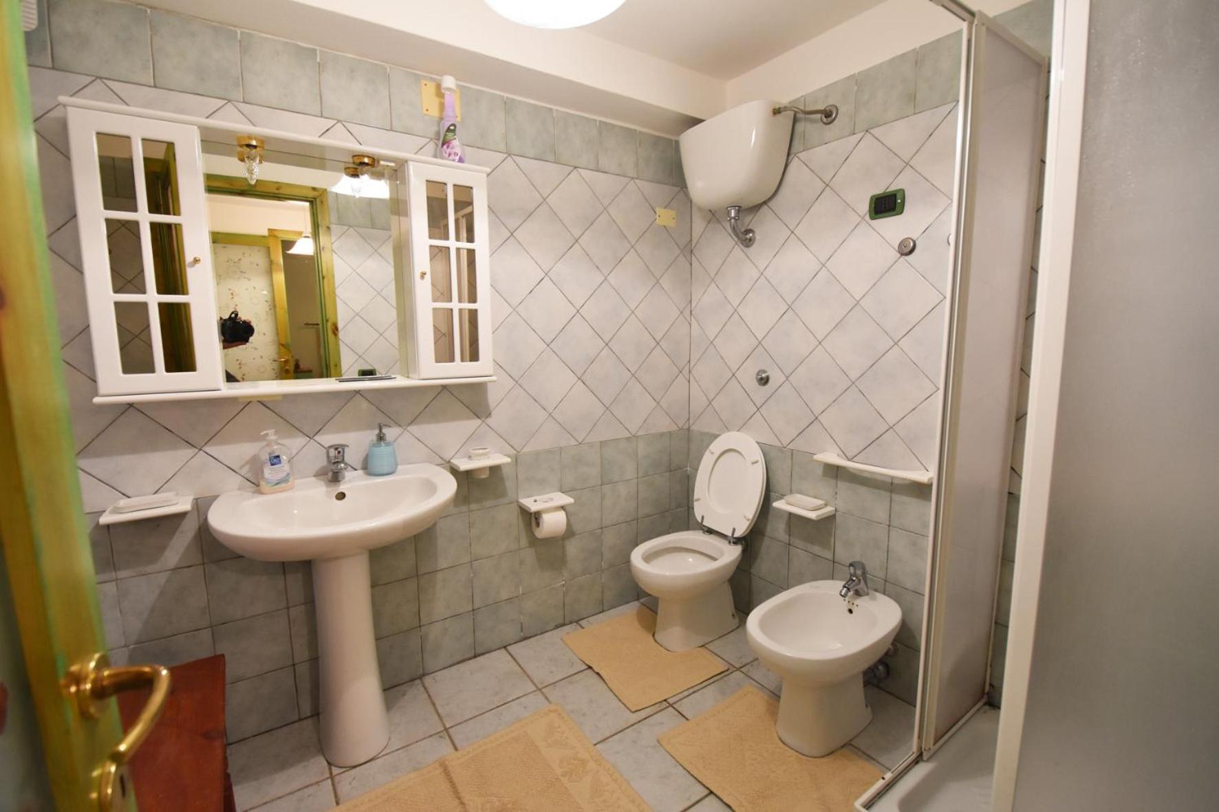 Double Room - Photo 5