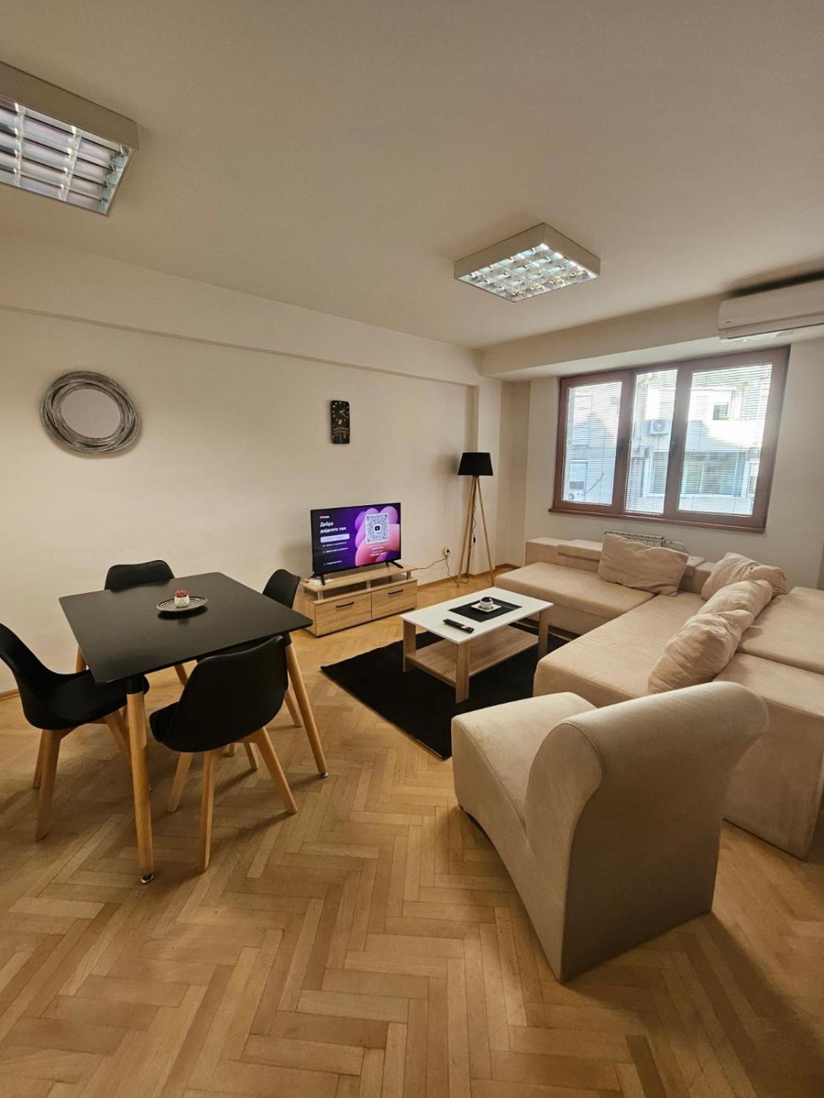 Two-Bedroom Apartment with Balcony photo 2