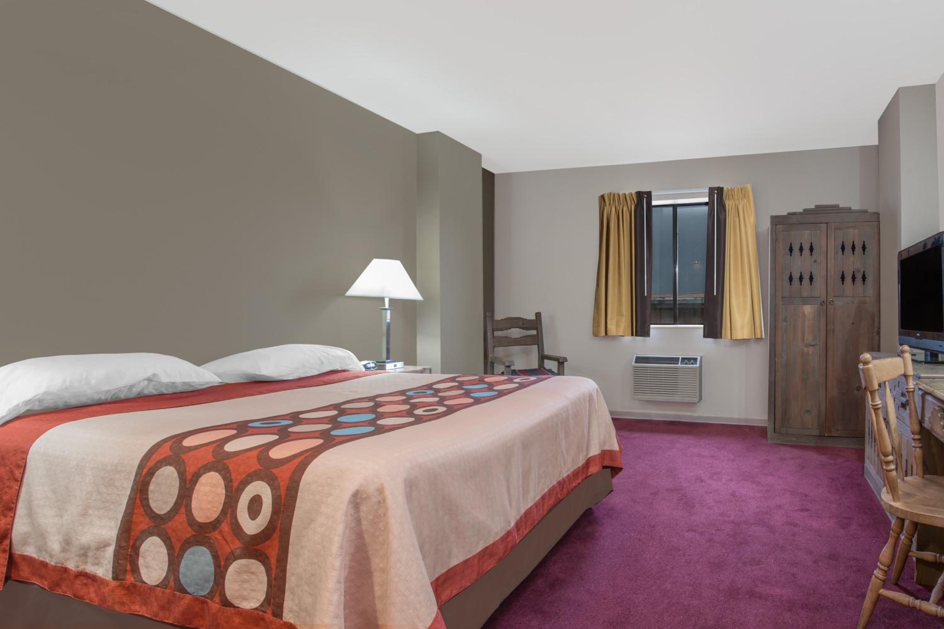 Queen Room - Non-Smoking - Photo 1