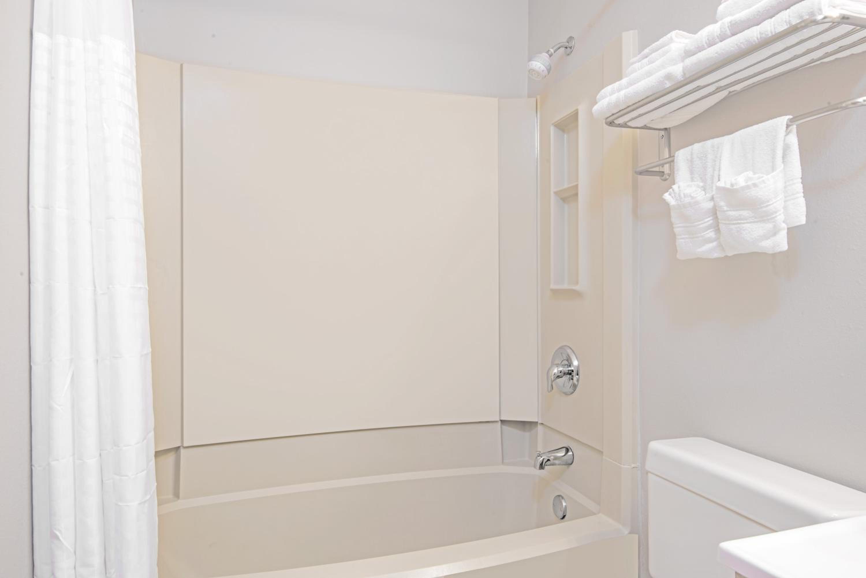 King Room - Non-Smoking - Photo 3
