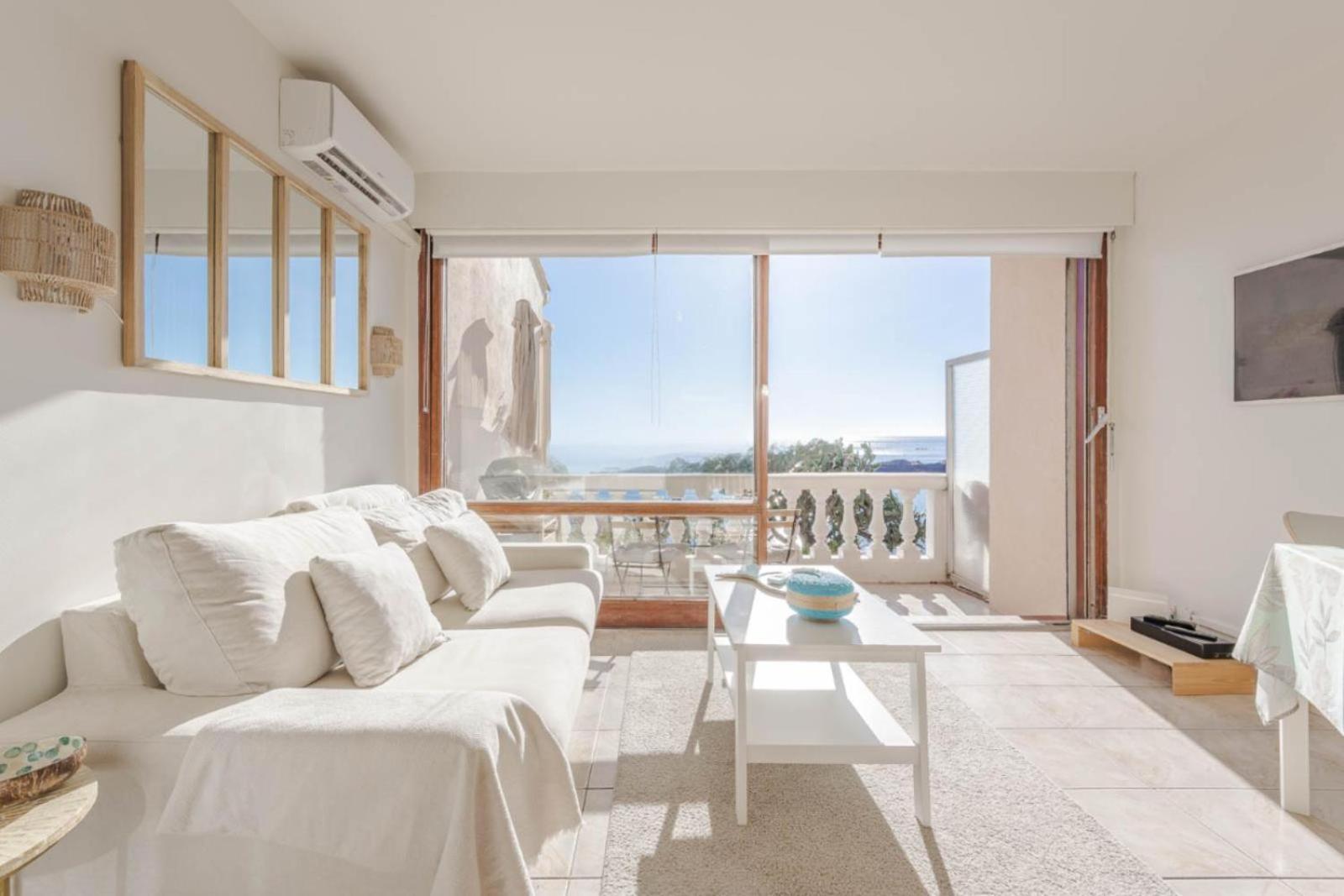 Apartment with Sea View photo 2