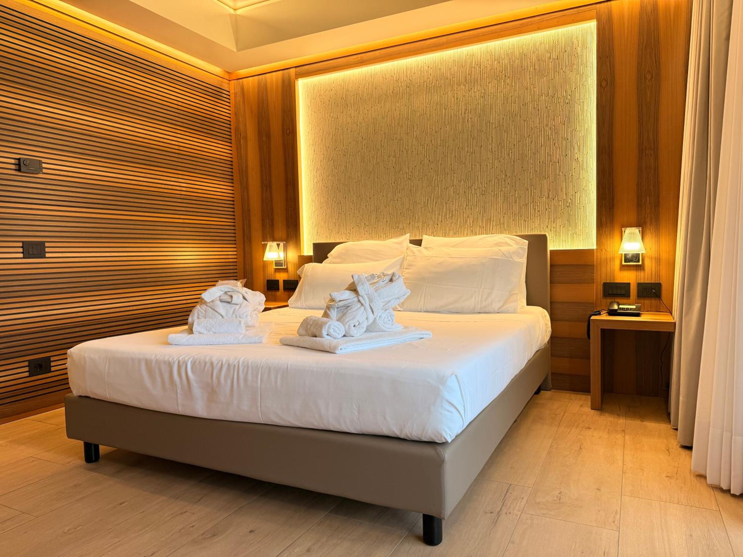 Executive Double Room with Balcony - Second Floor photo 3
