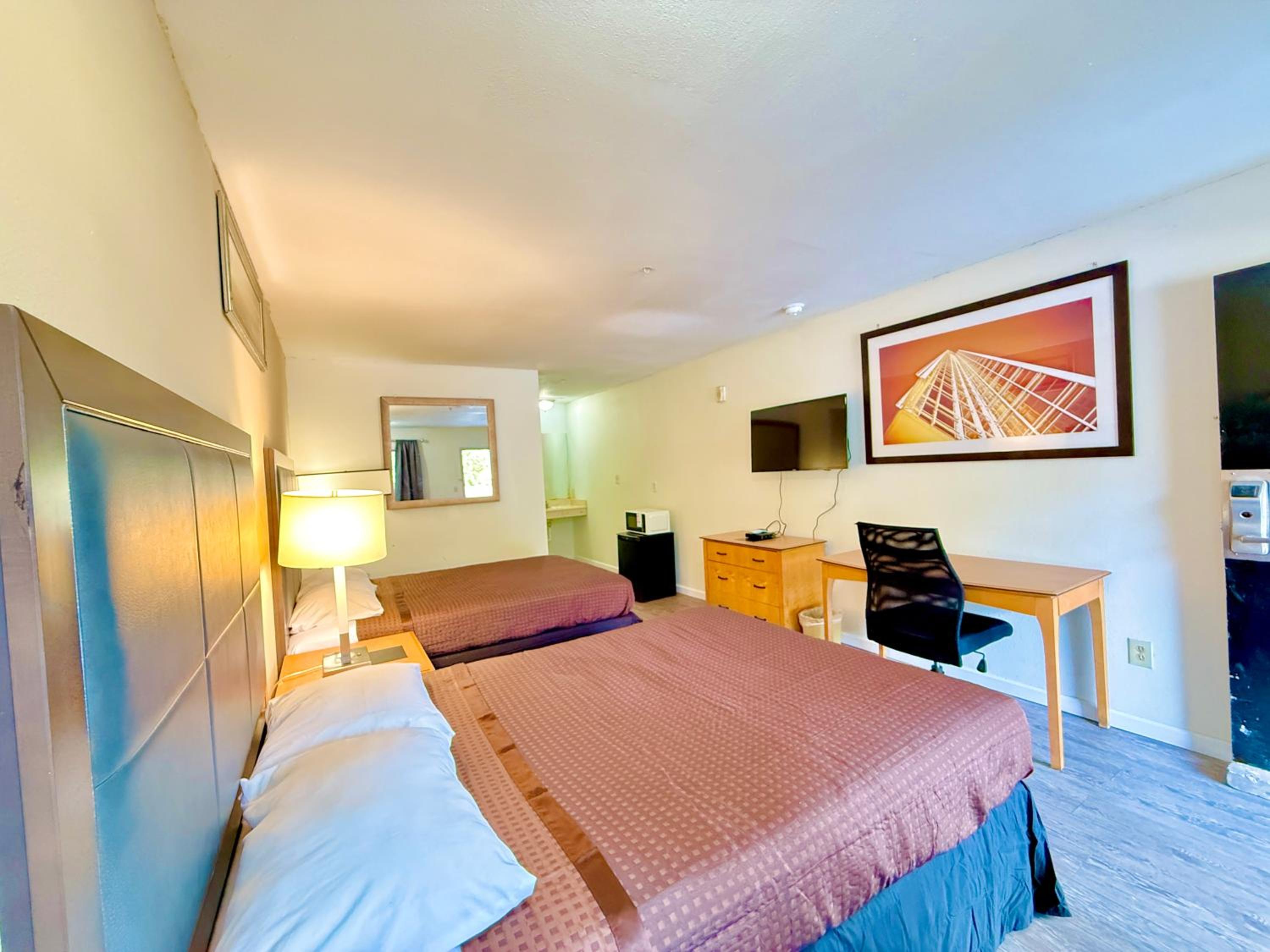 2 Queen Bed Smoking - Photo 2