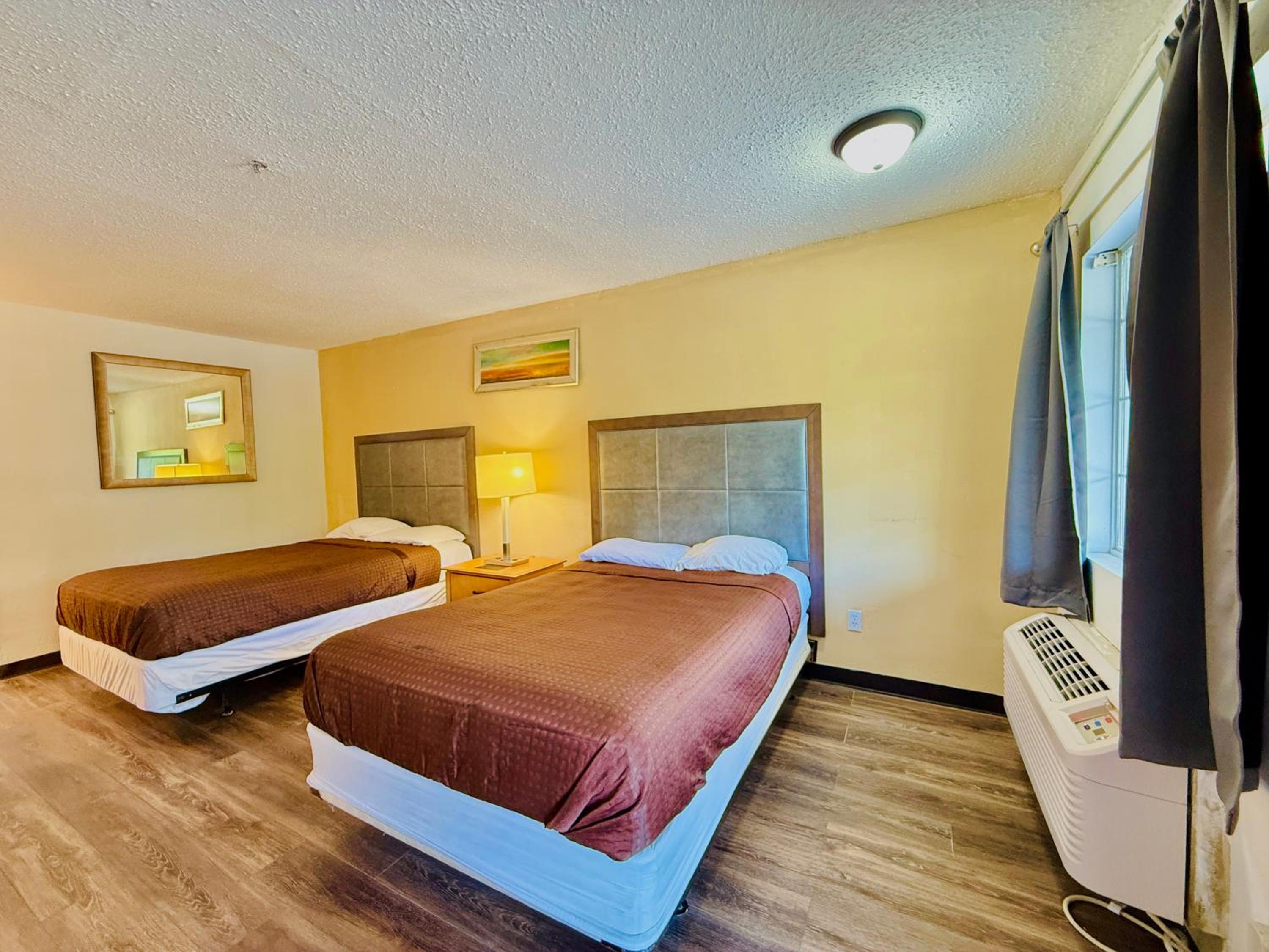 2 Queen Bed Smoking - Photo 1
