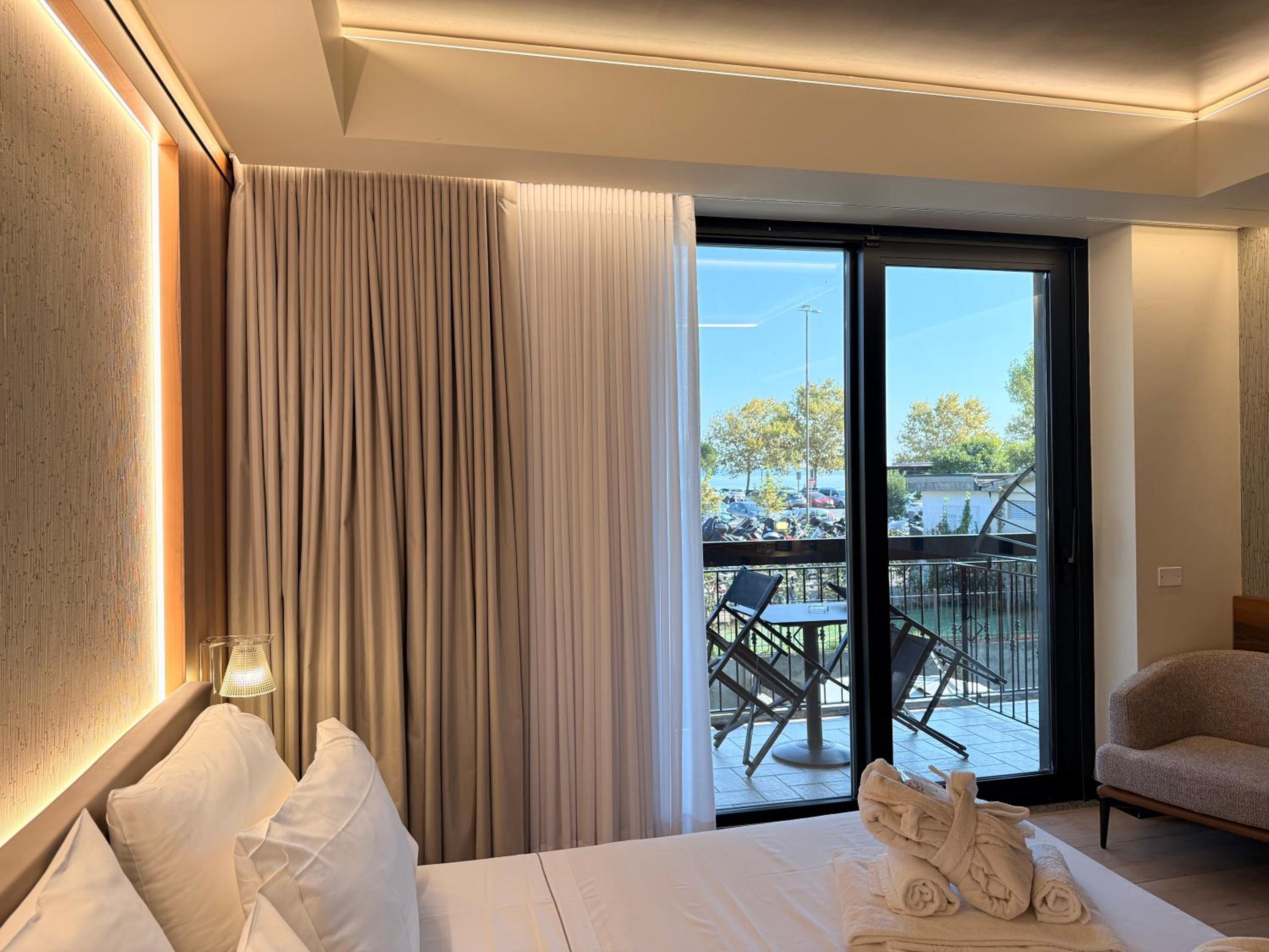 Executive Double Room with Balcony - Second Floor photo 2