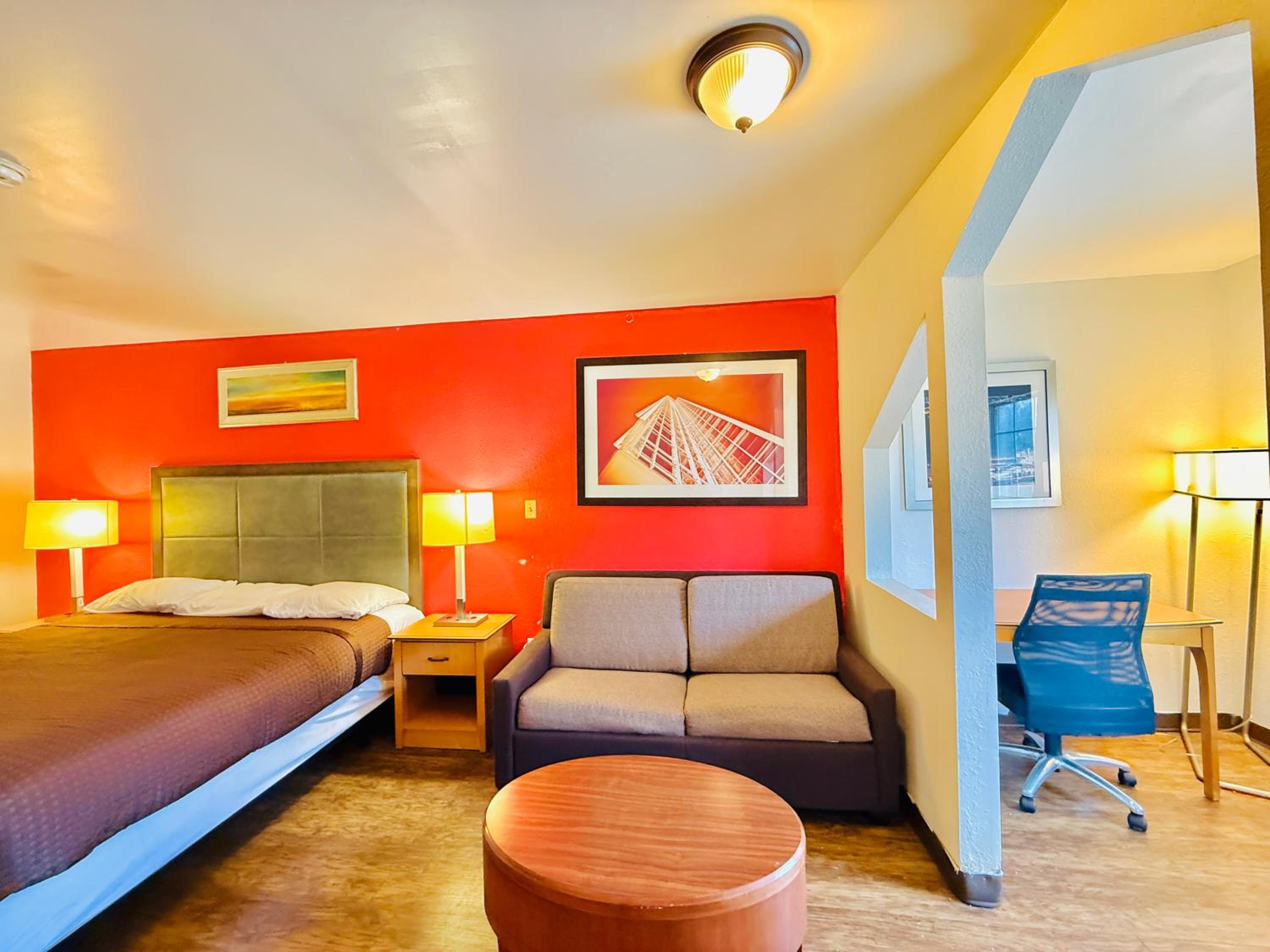 Suite - King Bed Non - Smoking - Photo 6