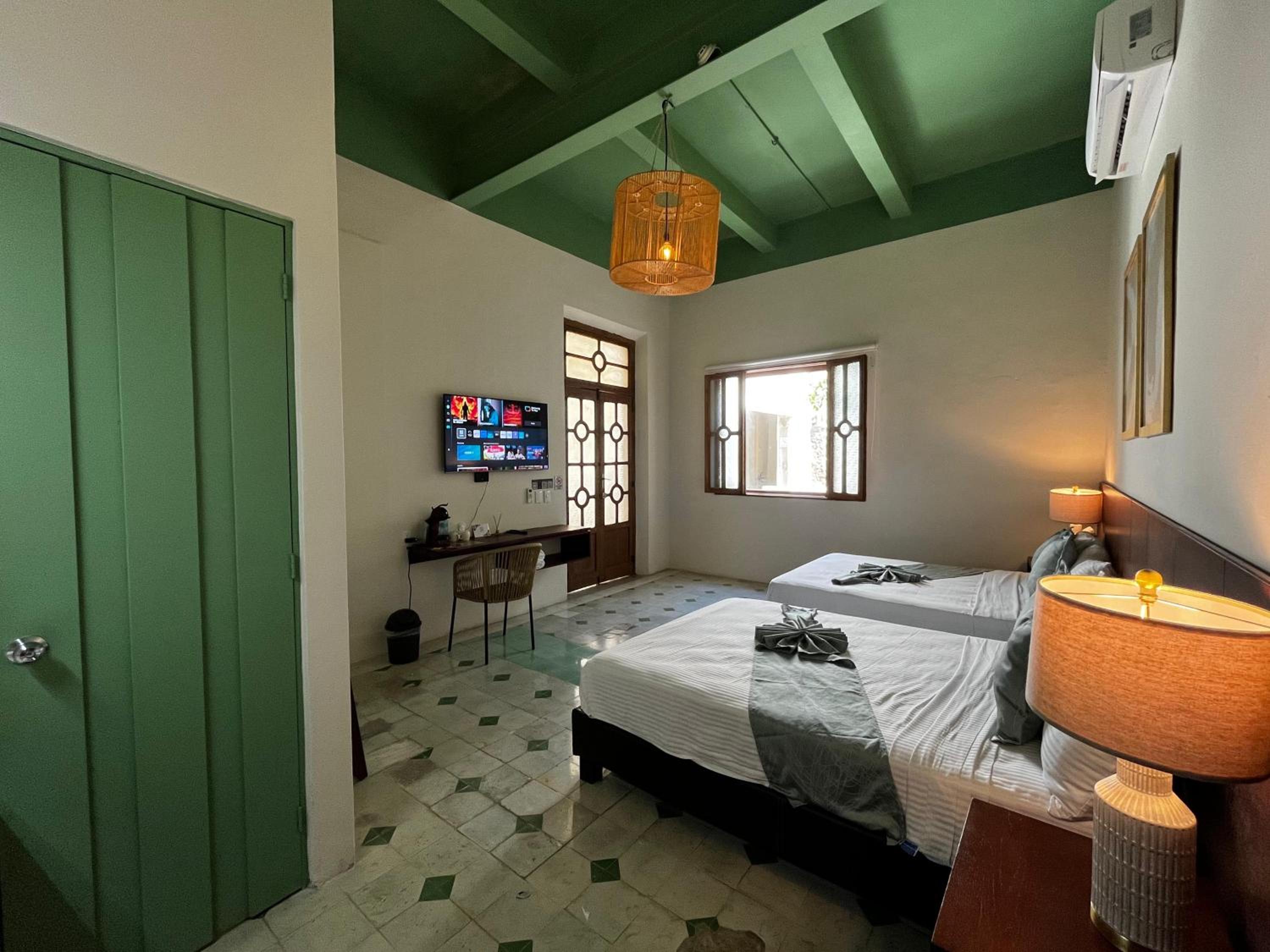 Deluxe Twin Room photo 3