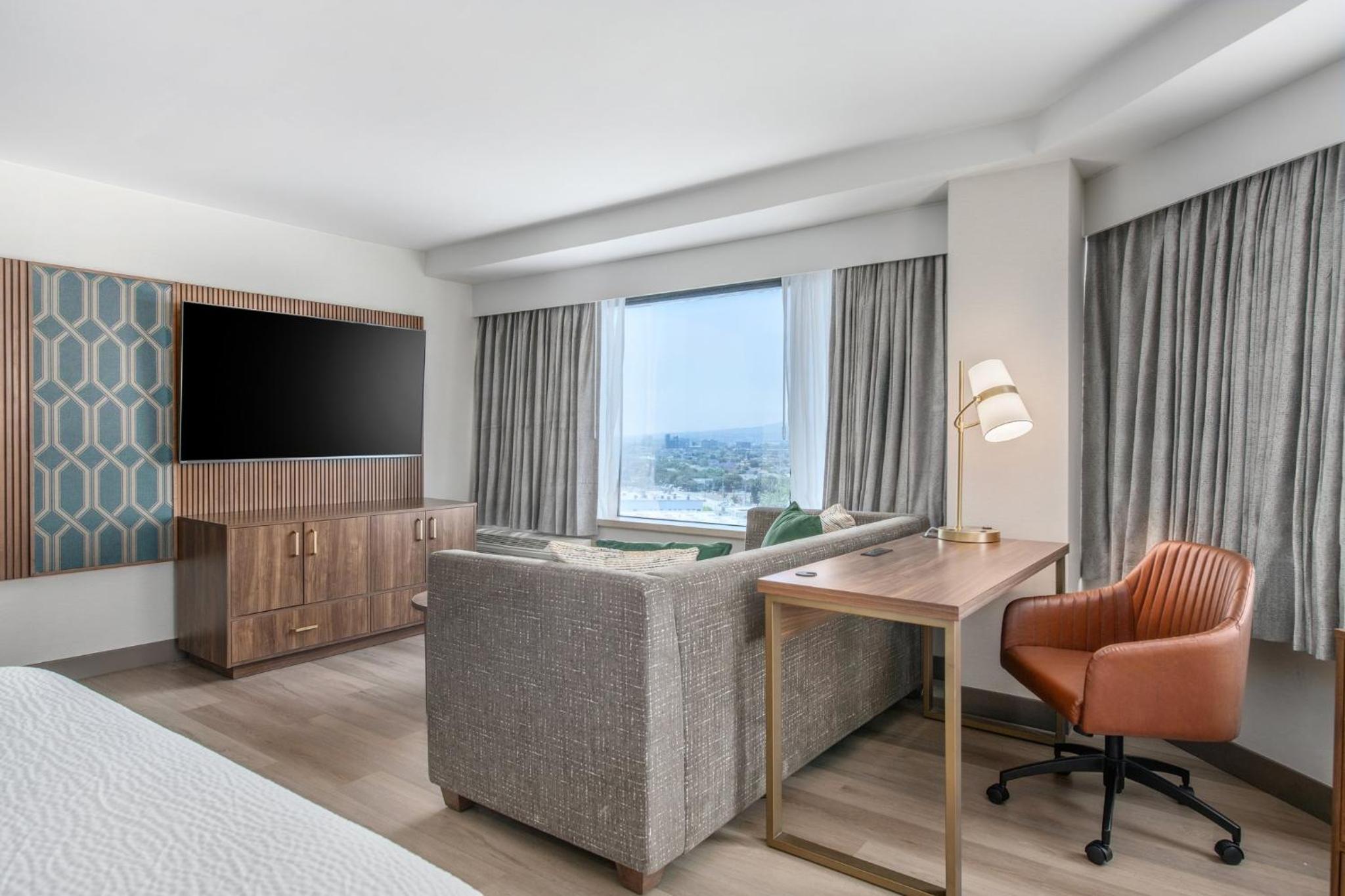 Suite with Two Queen Beds - Photo 3