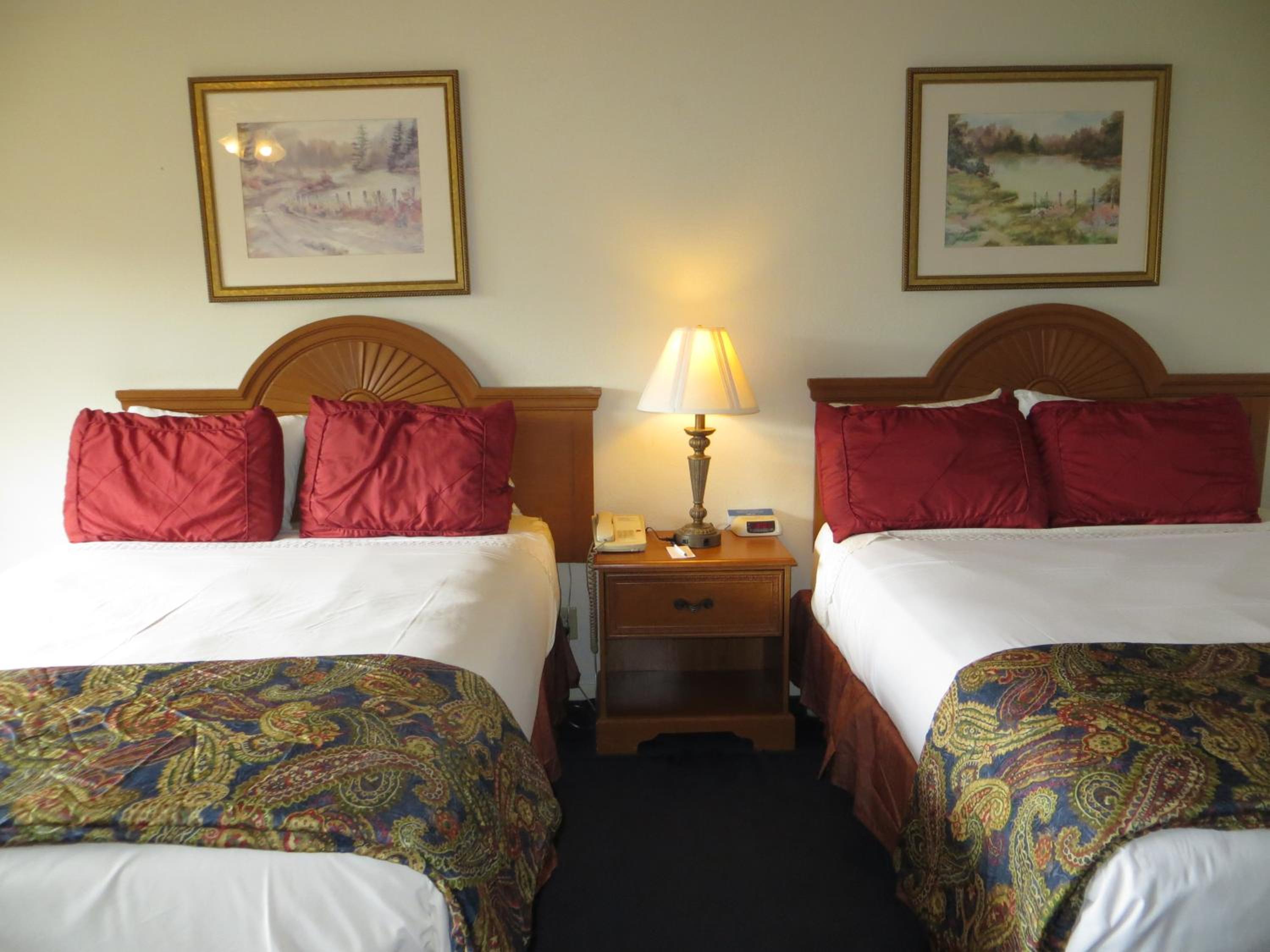 Queen Room with Two Queen Beds Fireplace photo 1