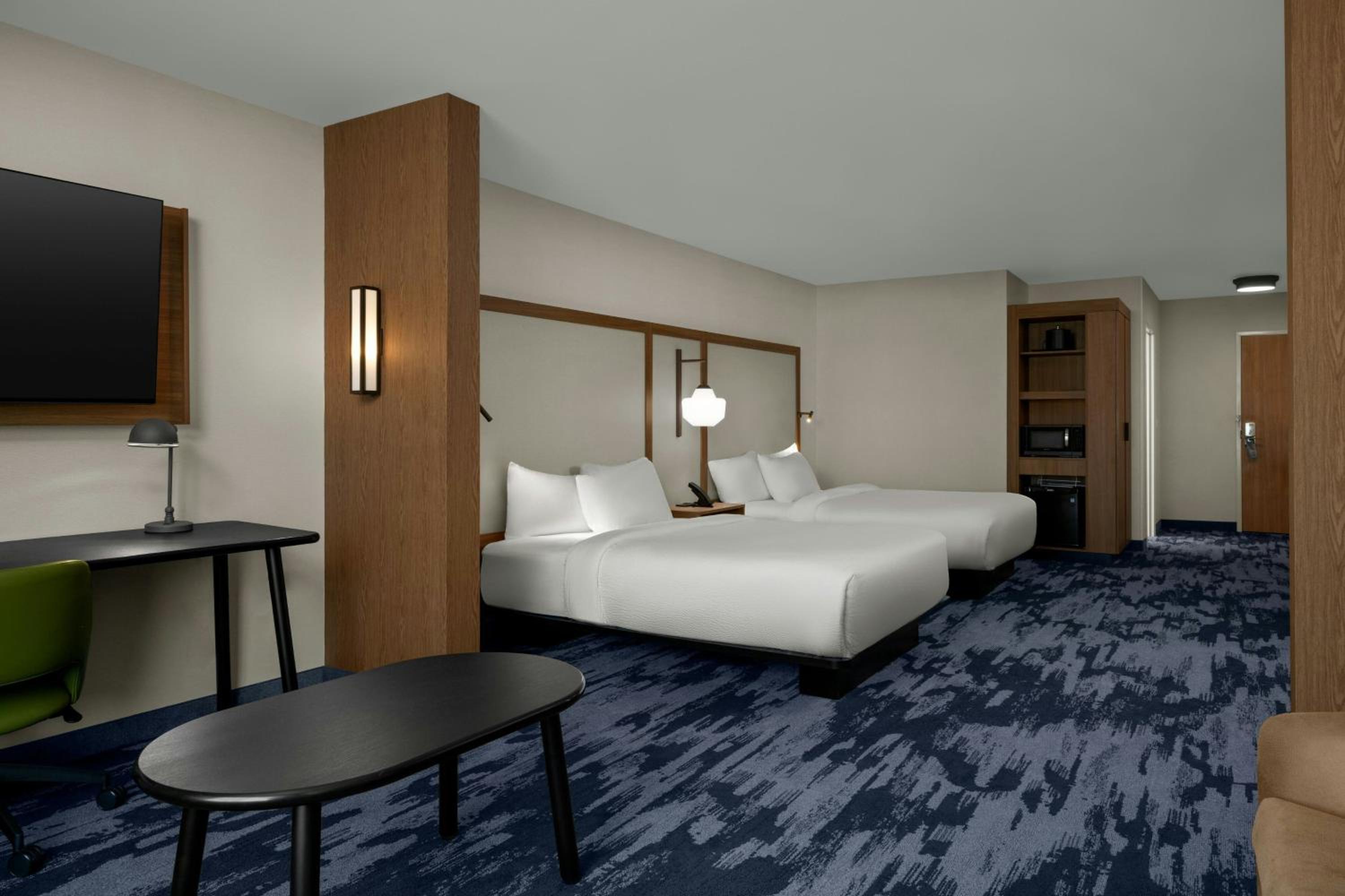Queen Suite with Two Queen Beds and Sofa Bed - Photo 9